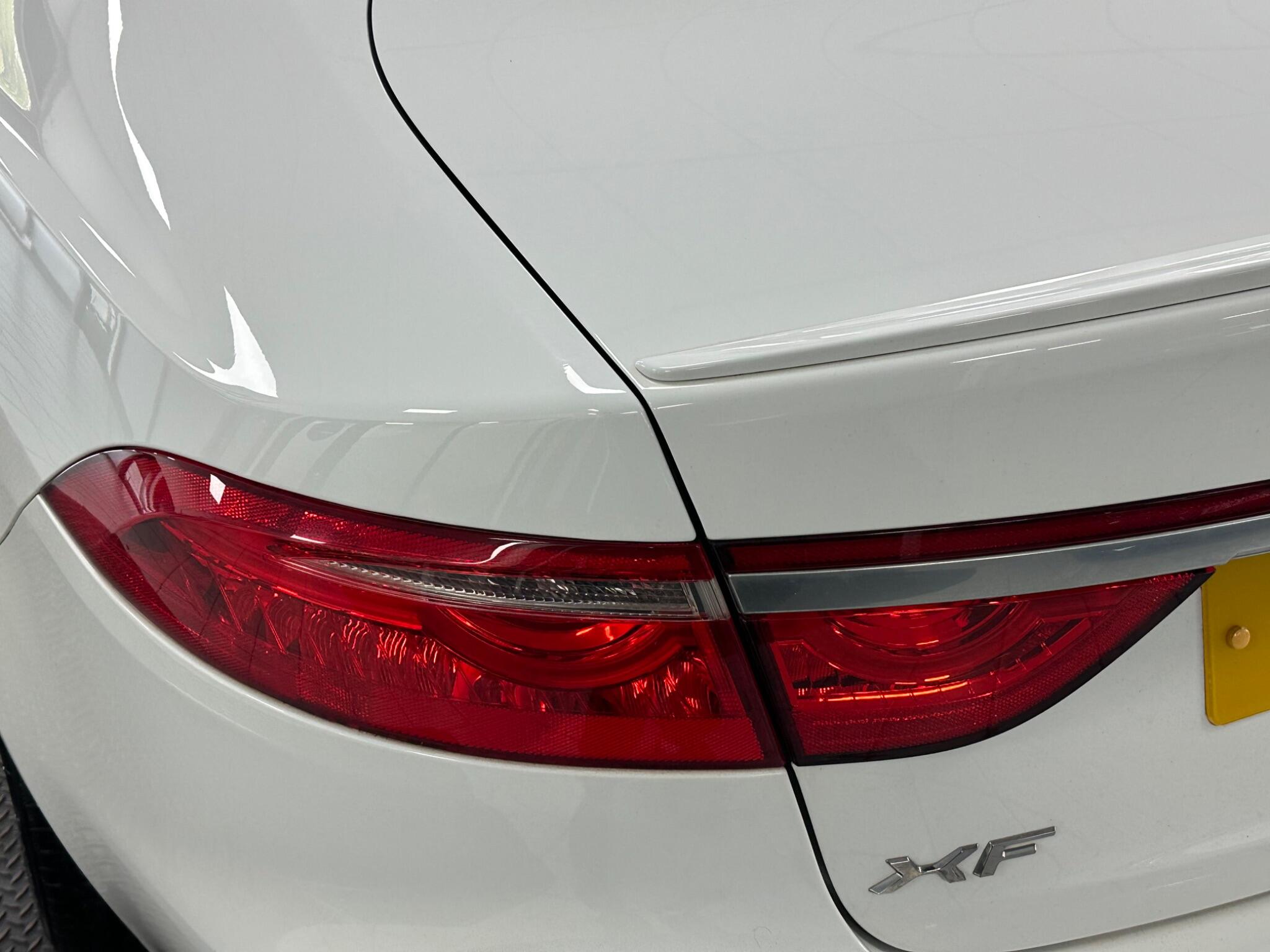 Jaguar XF view 40