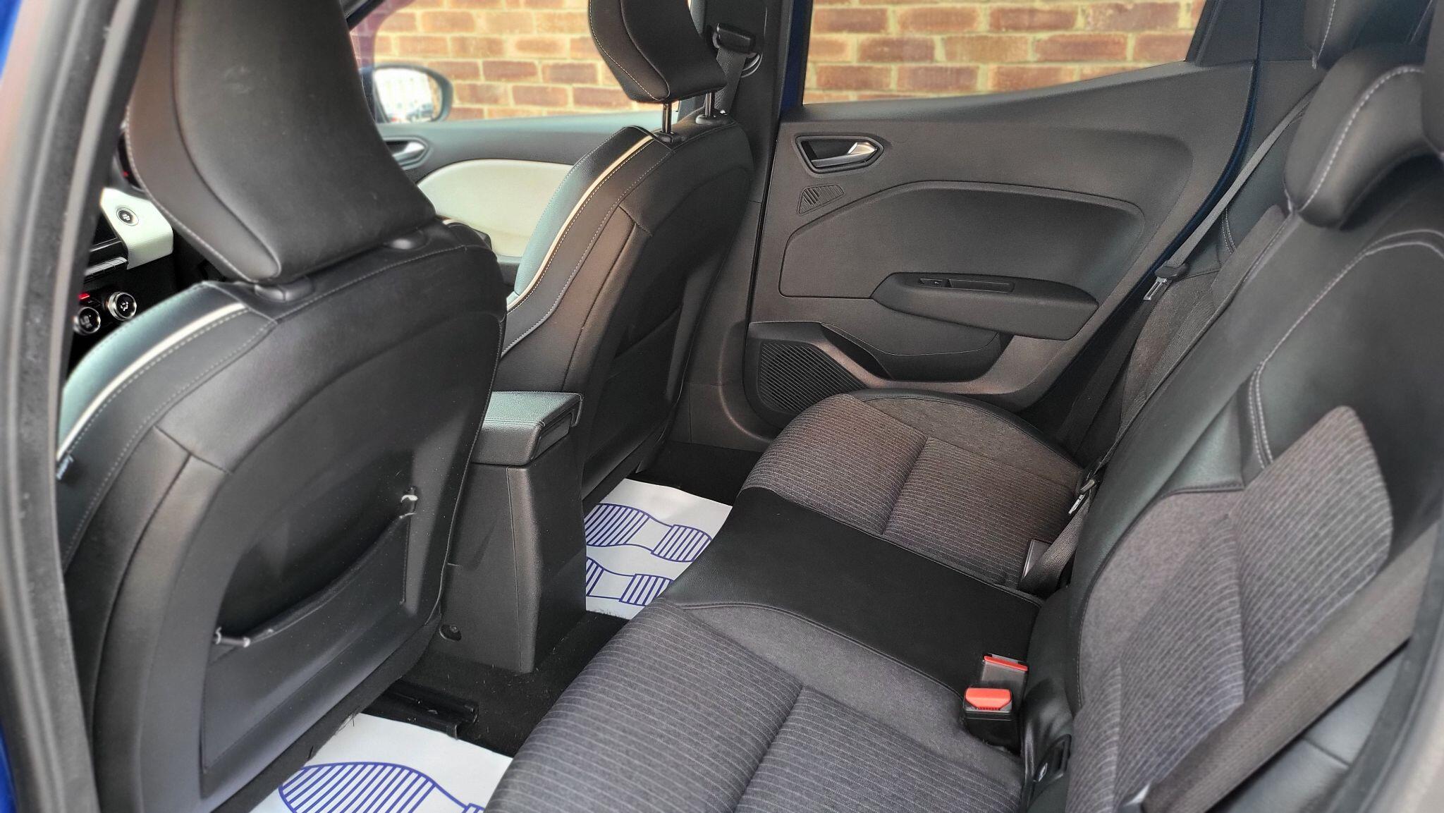 Renault Clio view 16