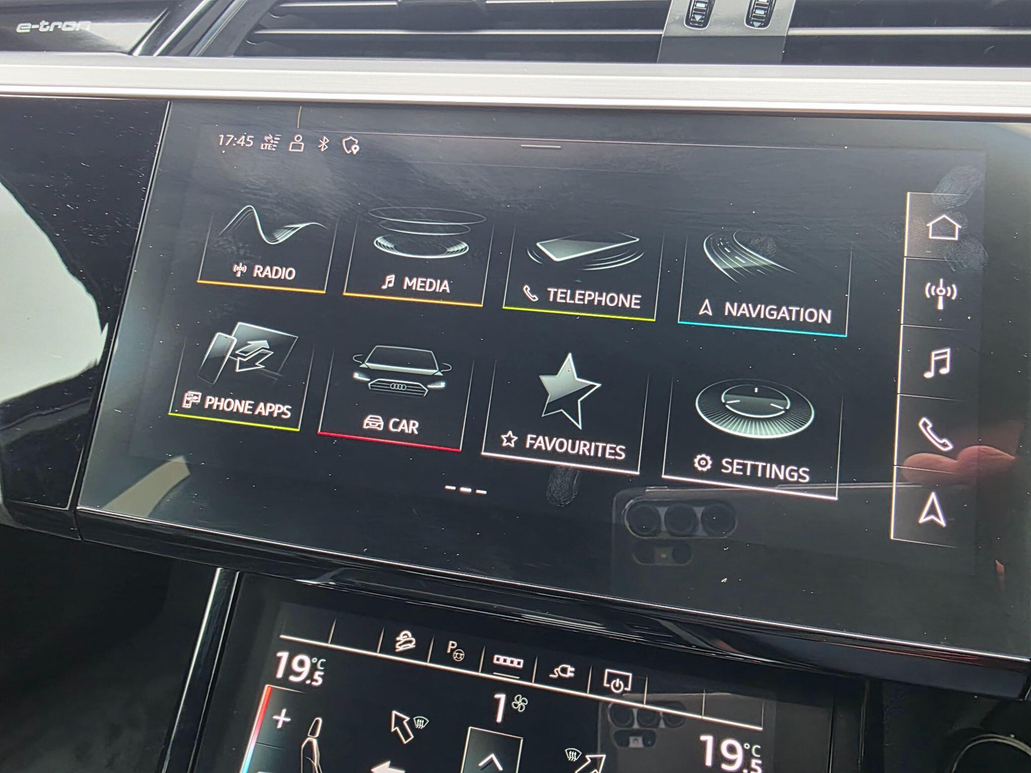 Audi E-Tron view 21
