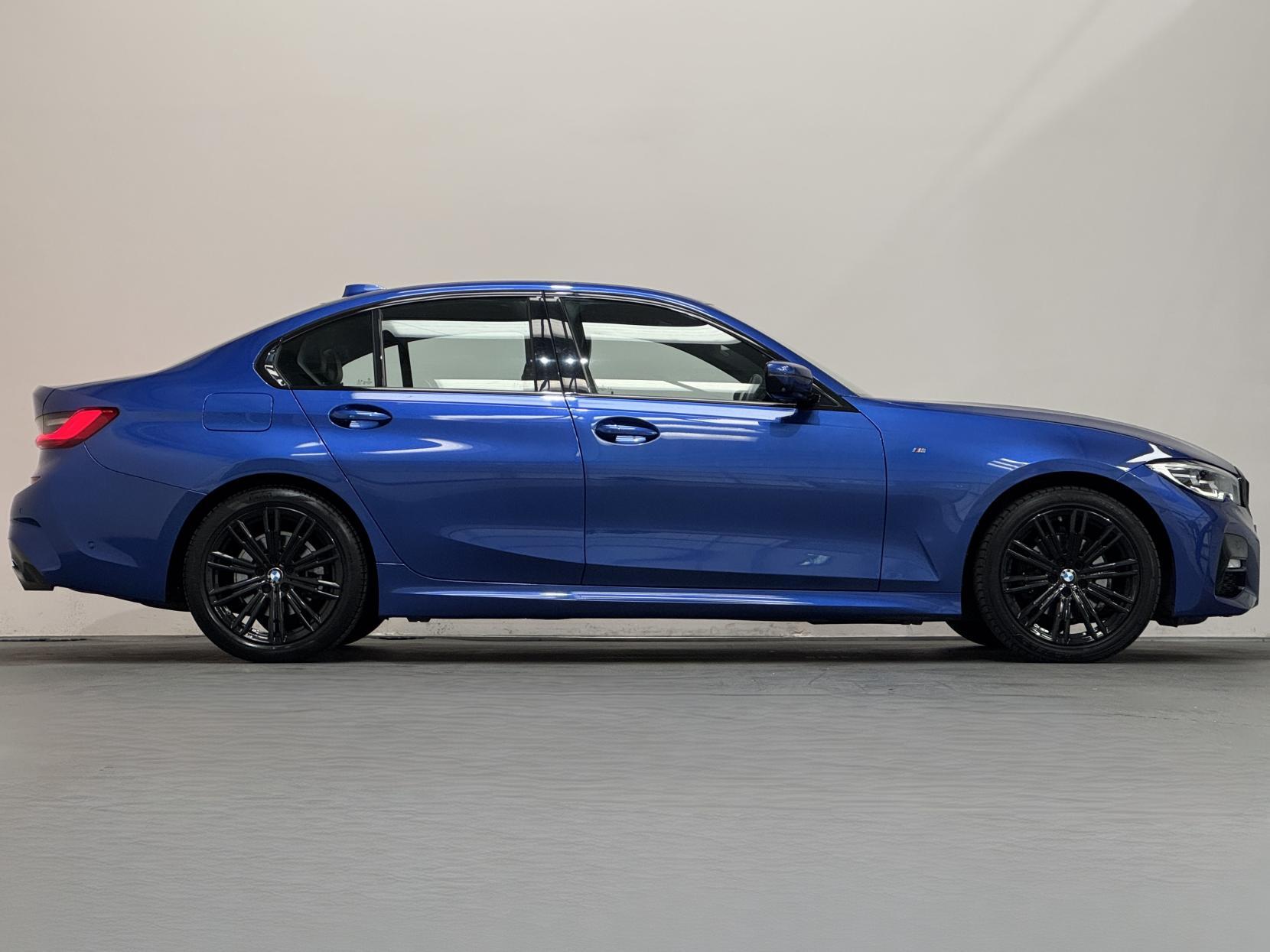 BMW 3 Series view 14