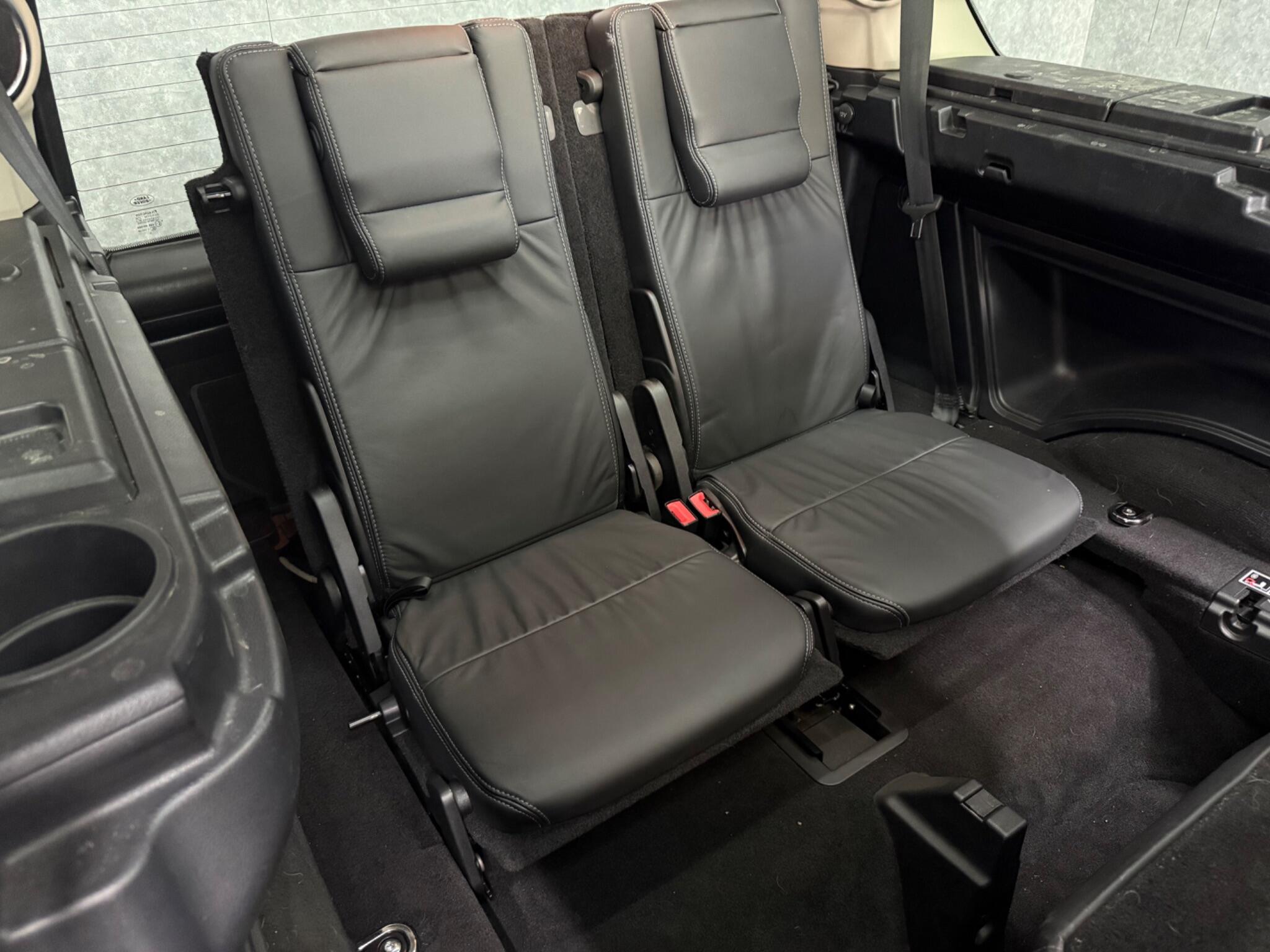 Land Rover Discovery 4 view 21