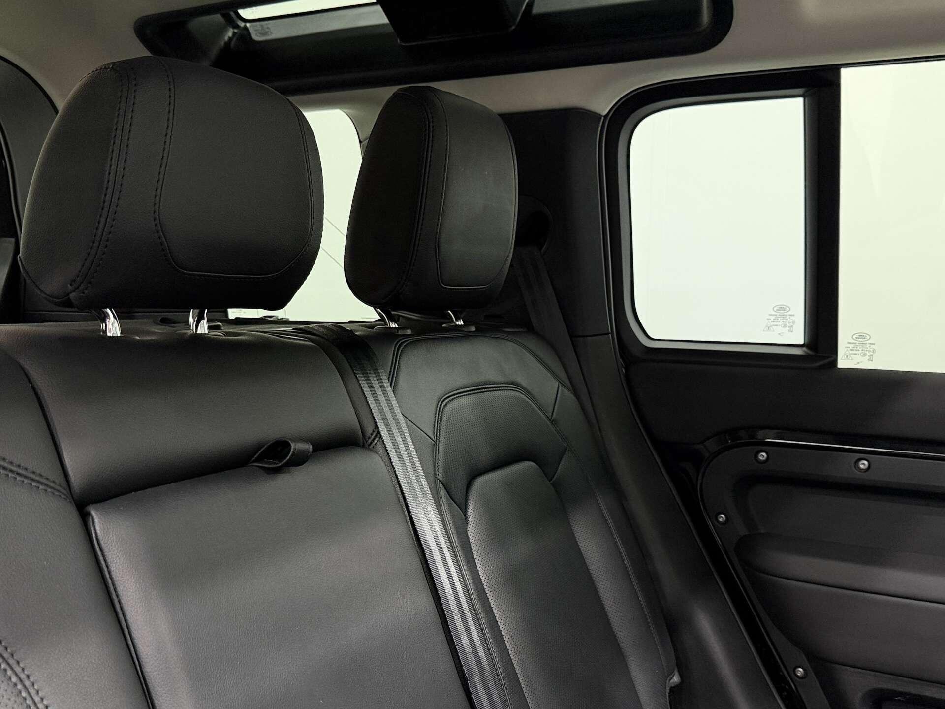 Land Rover Defender view 13