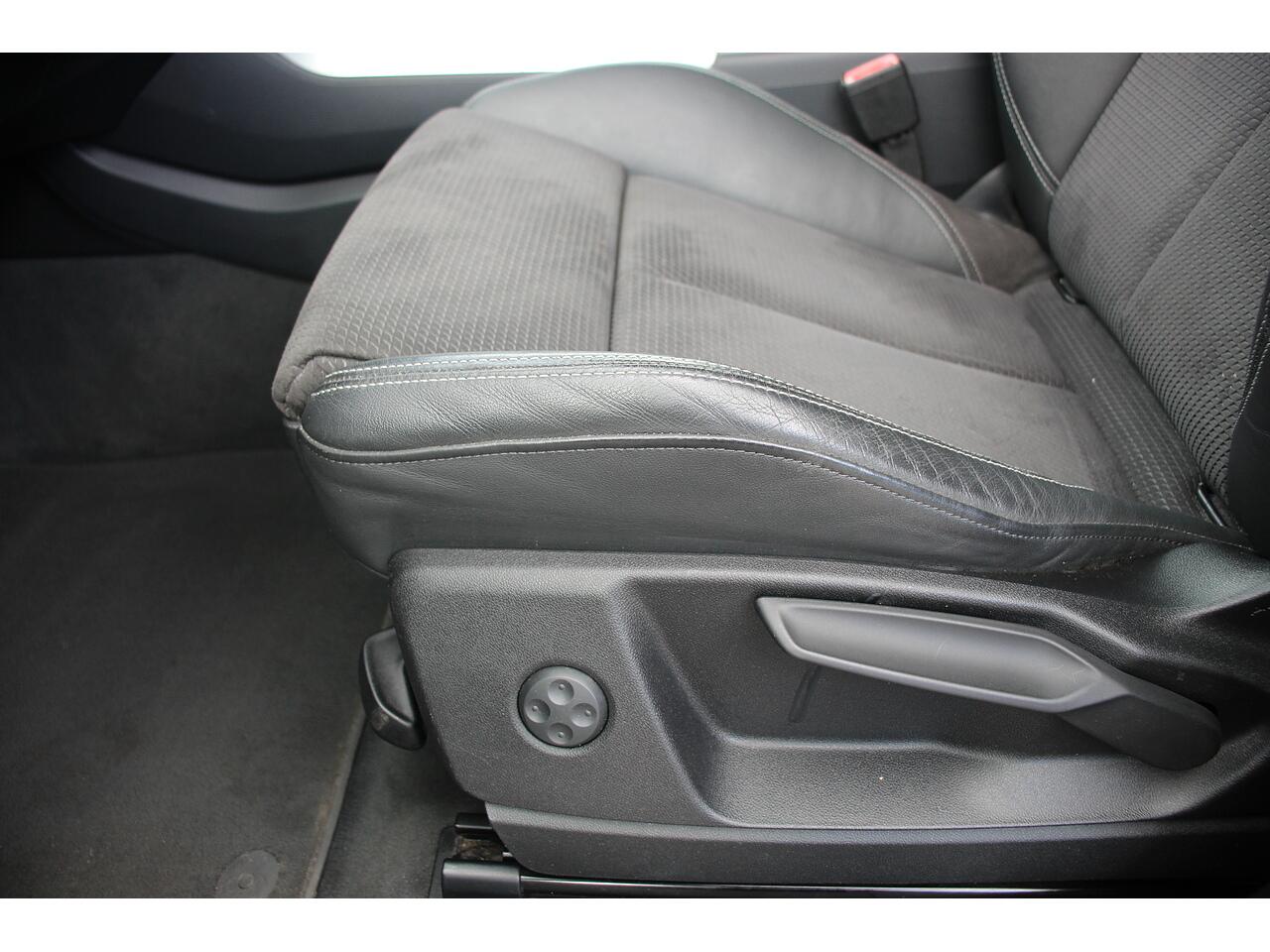 Audi Q5 view 18