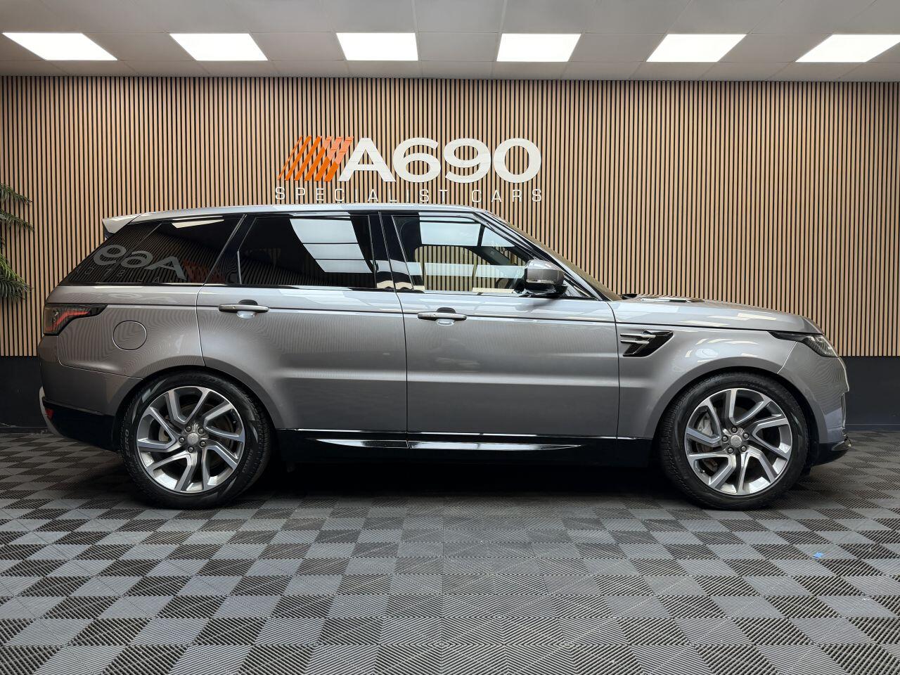 Land Rover Range Rover Sport view 3