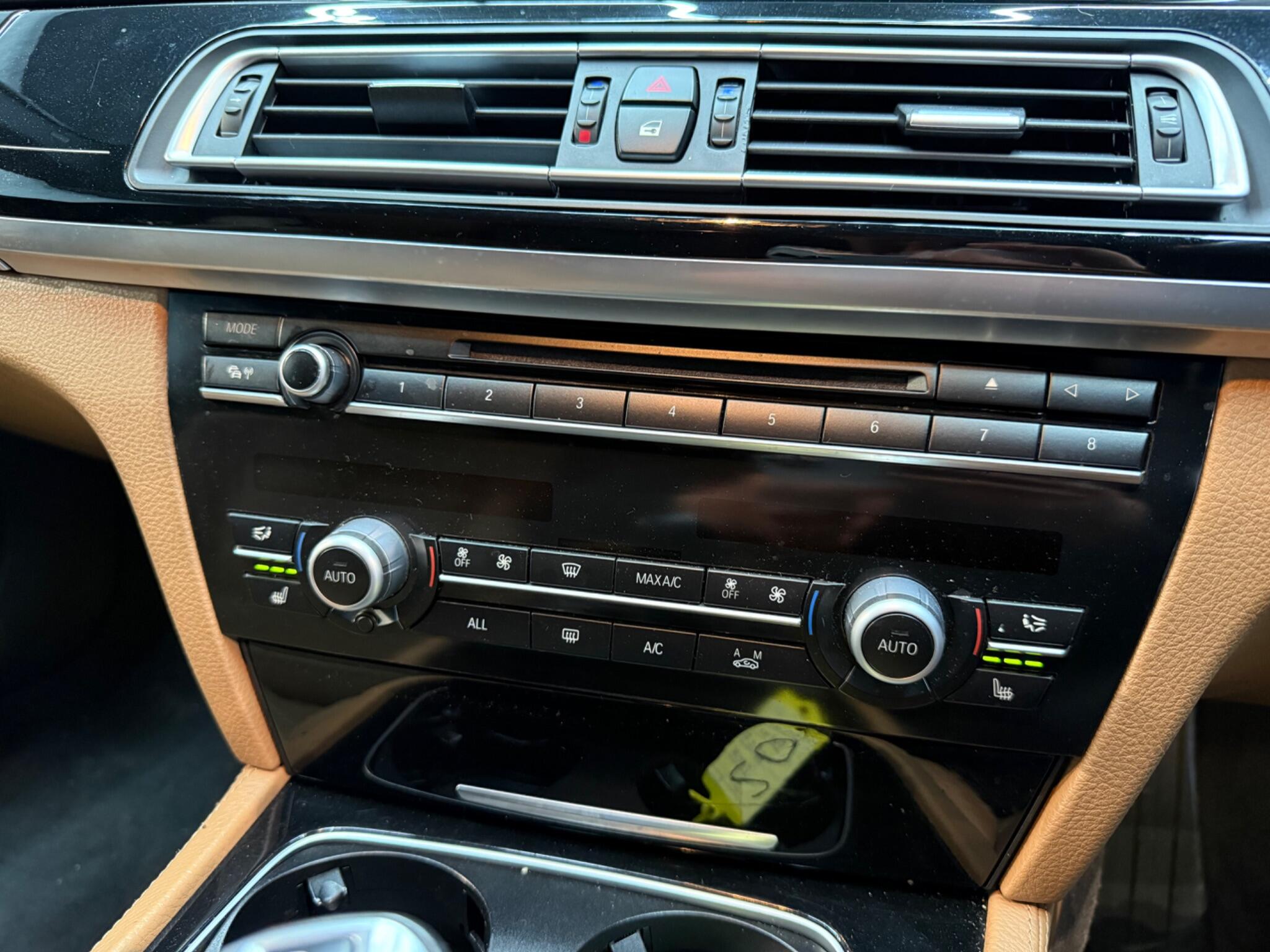 BMW 7 Series view 18