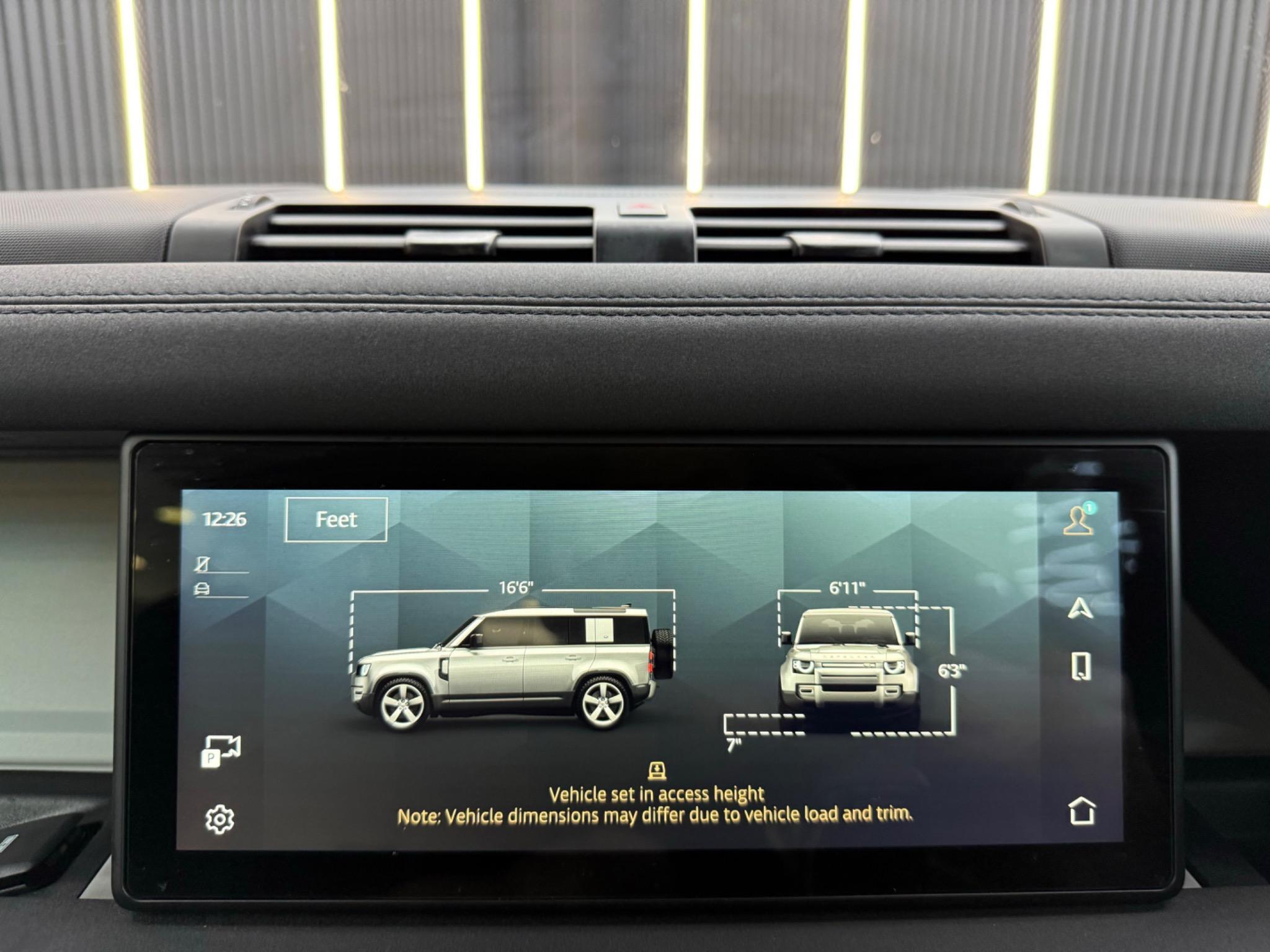 Land Rover Defender 110 view 26