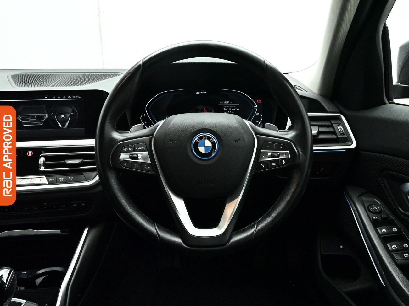 BMW 3 Series view 10