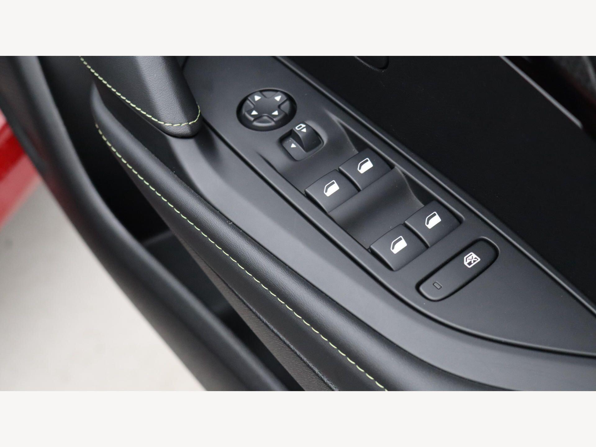 Peugeot e-208 view 24