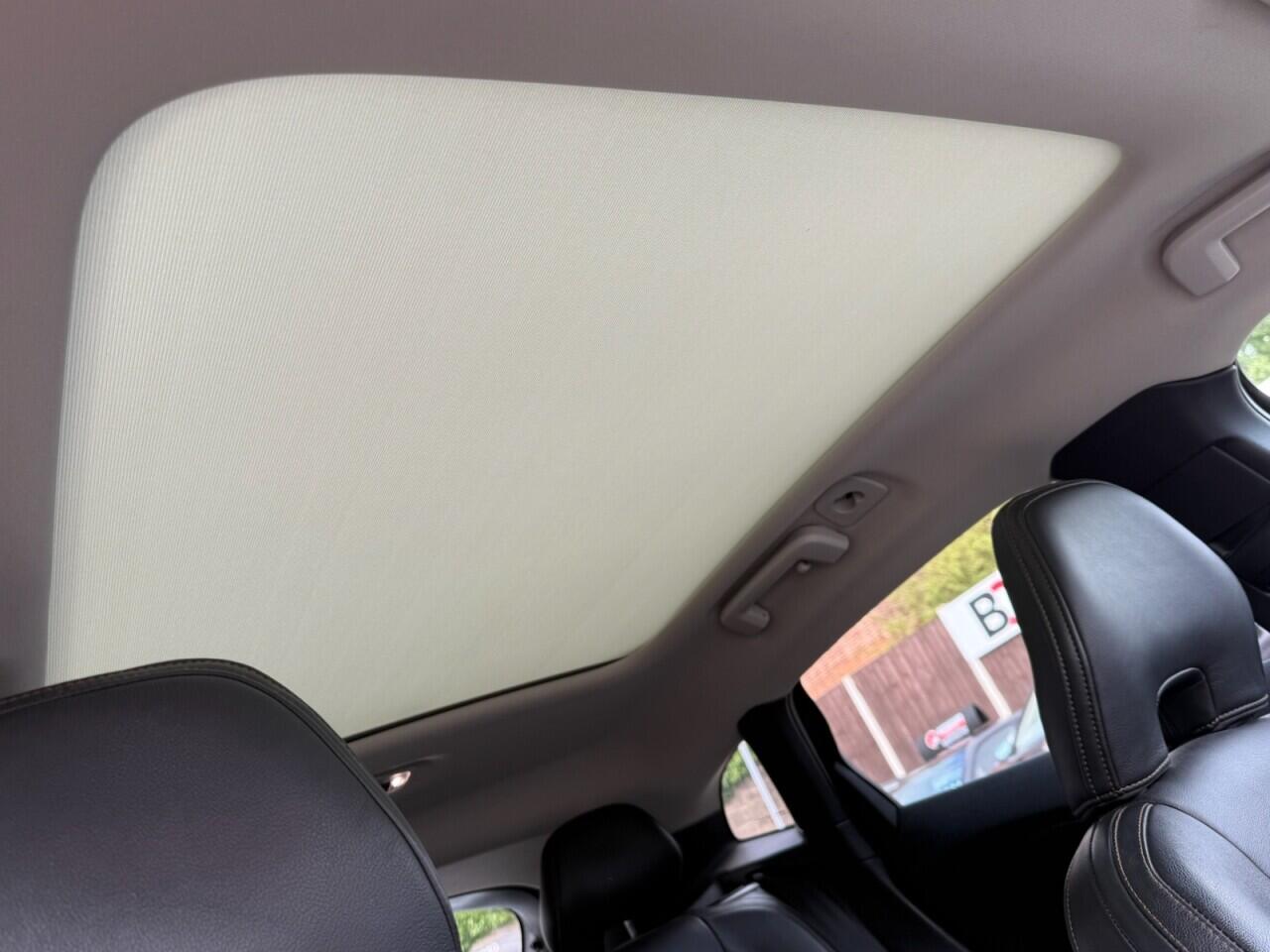 Volvo V40 Cross Country view 25