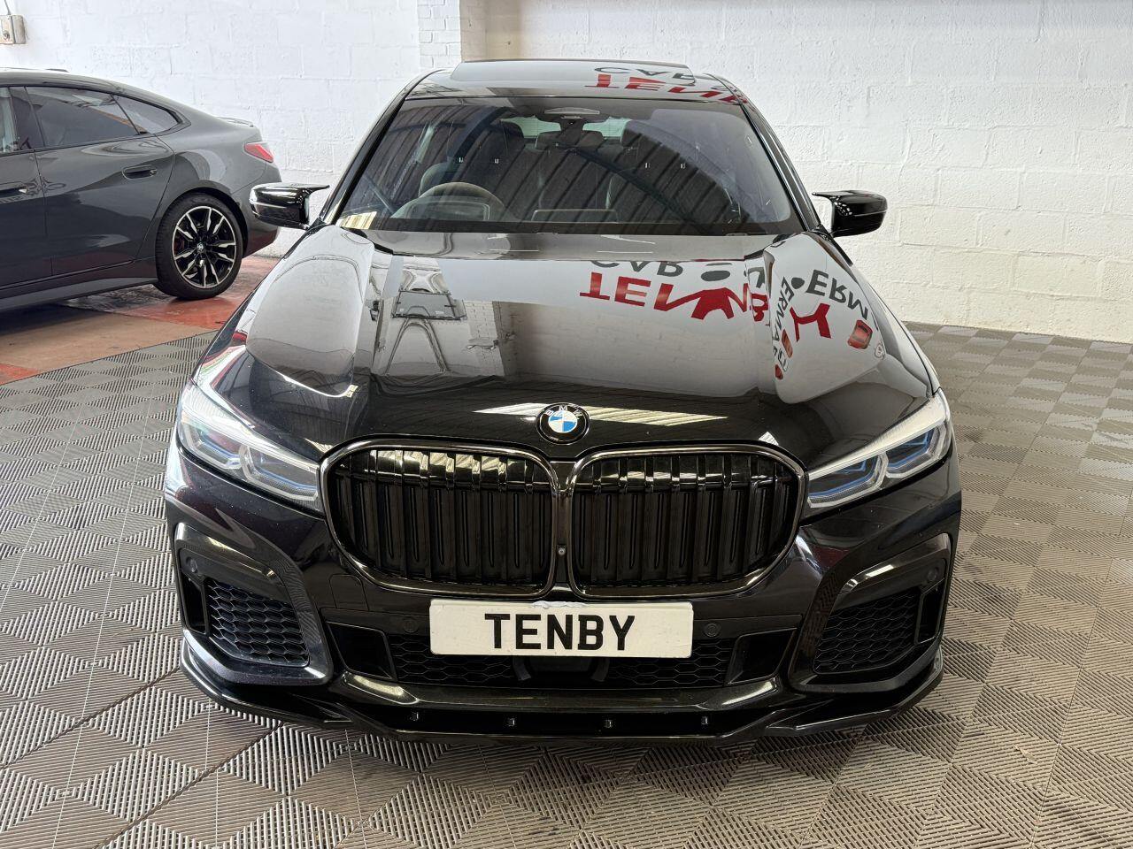 BMW 7 Series view 4