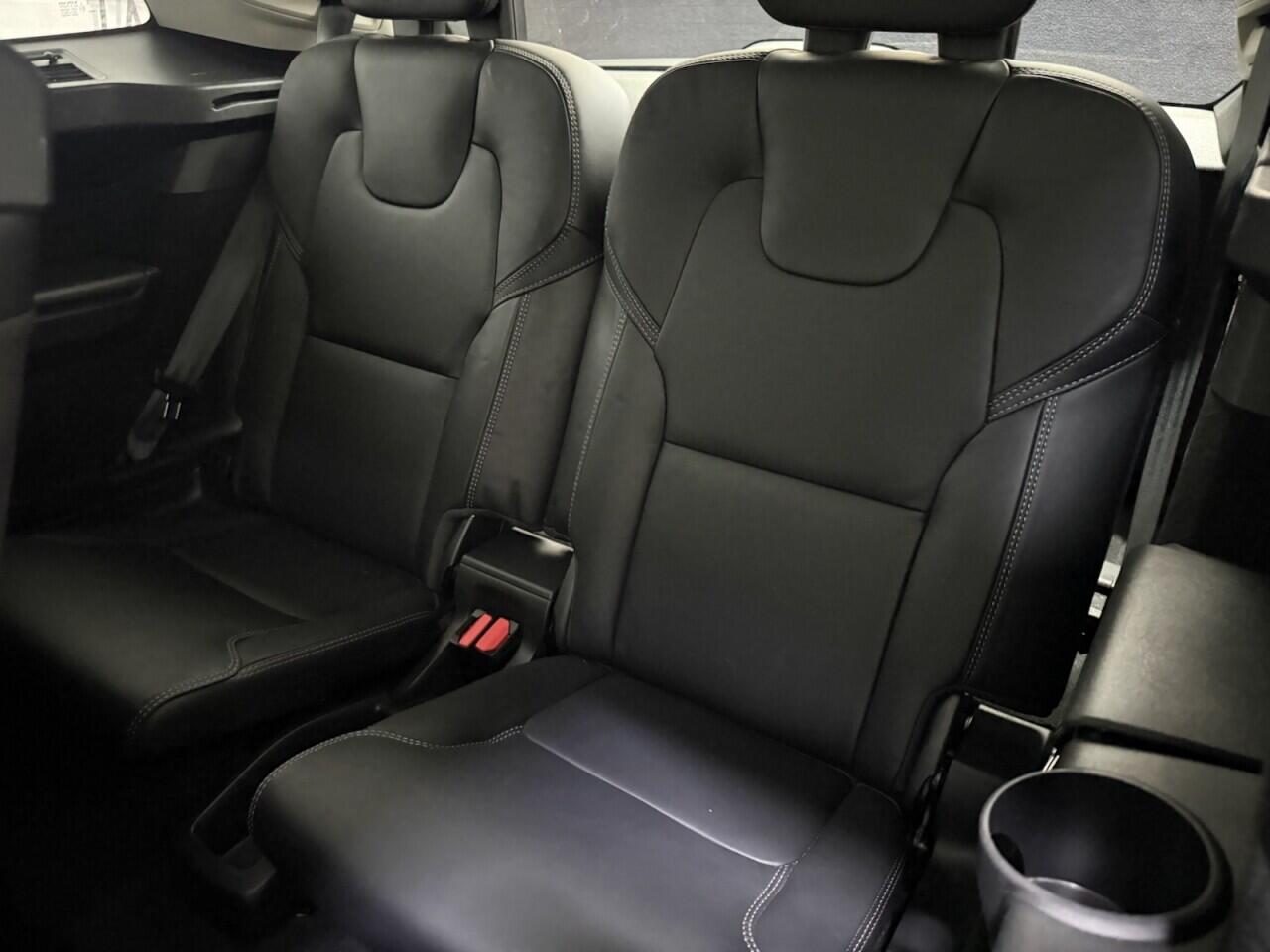 Volvo XC90 view 32