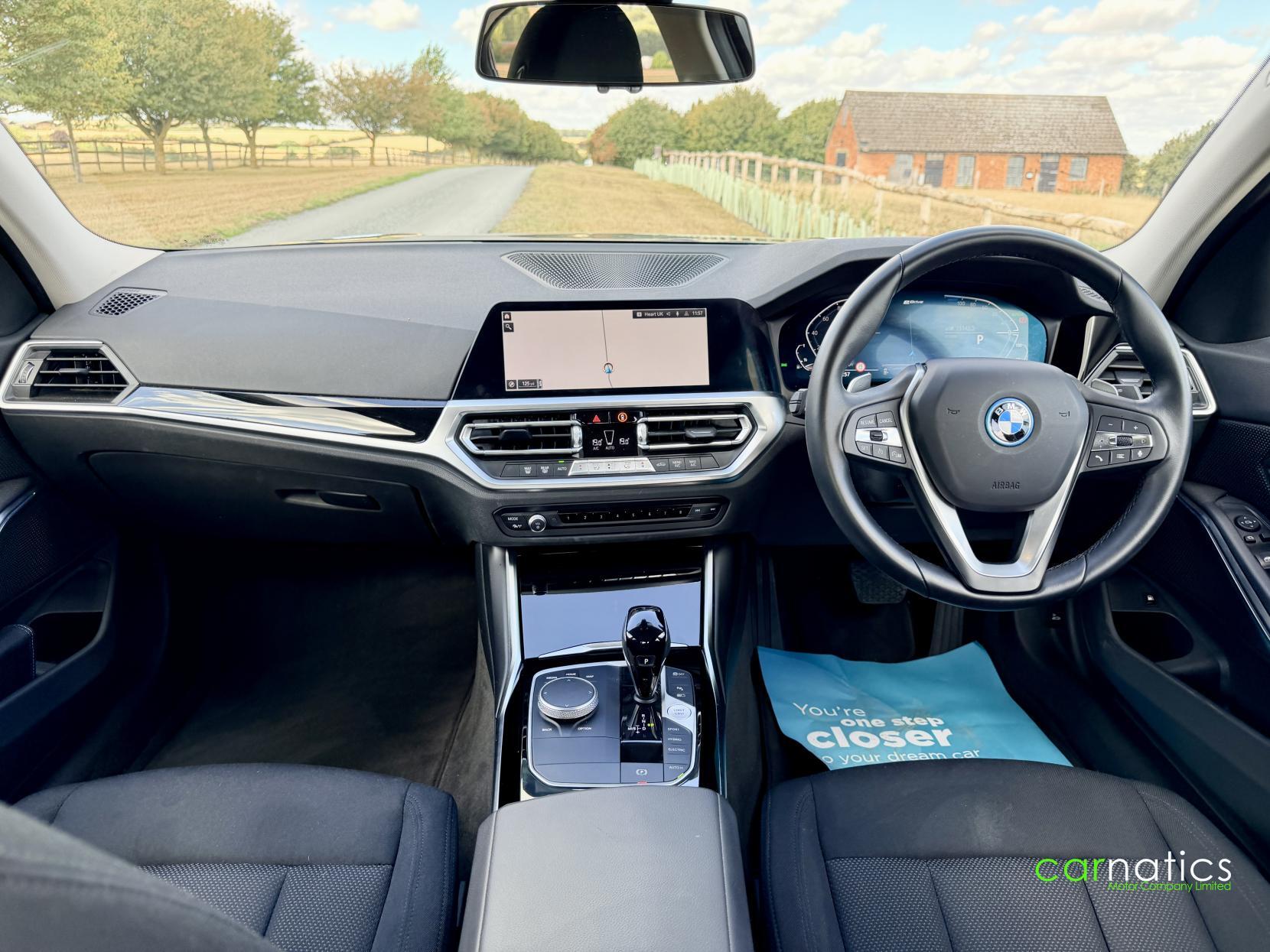 BMW 3 Series view 19