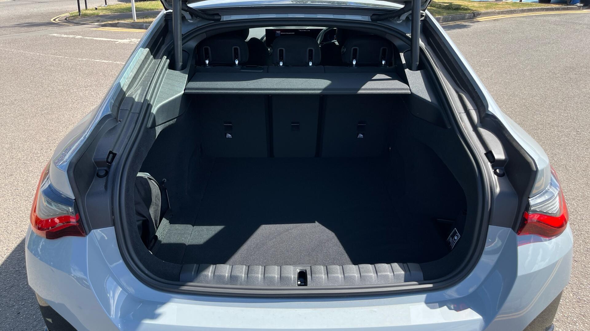 BMW i4 view 13