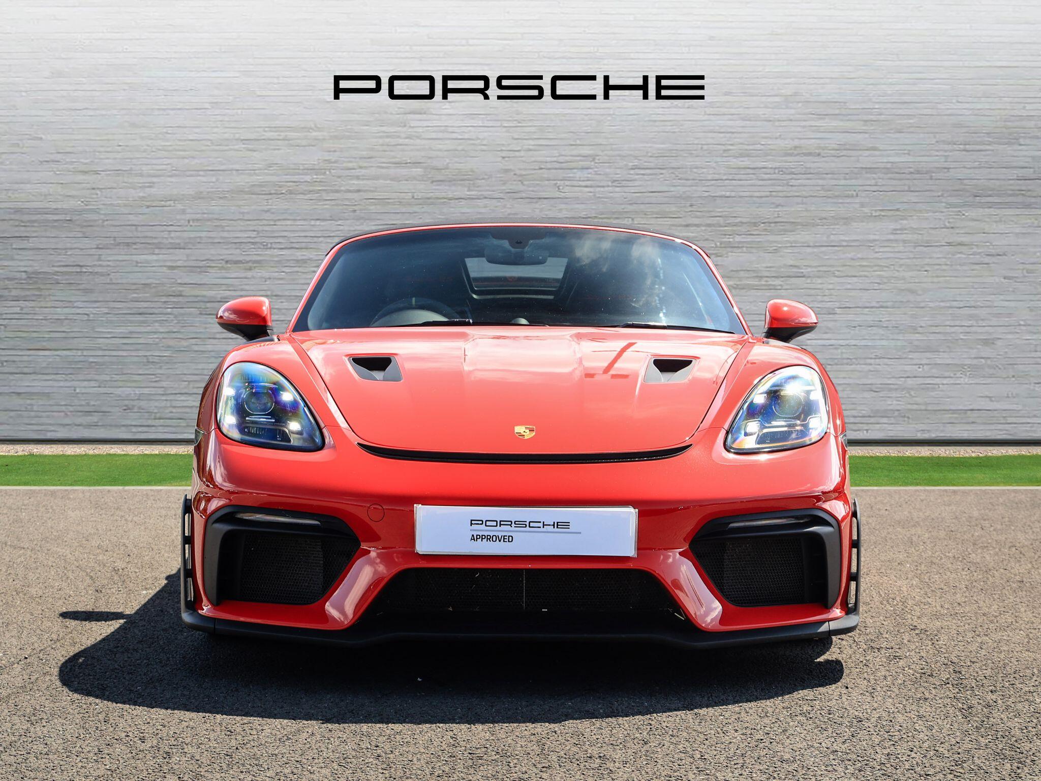 Porsche 718 Spyder view 32