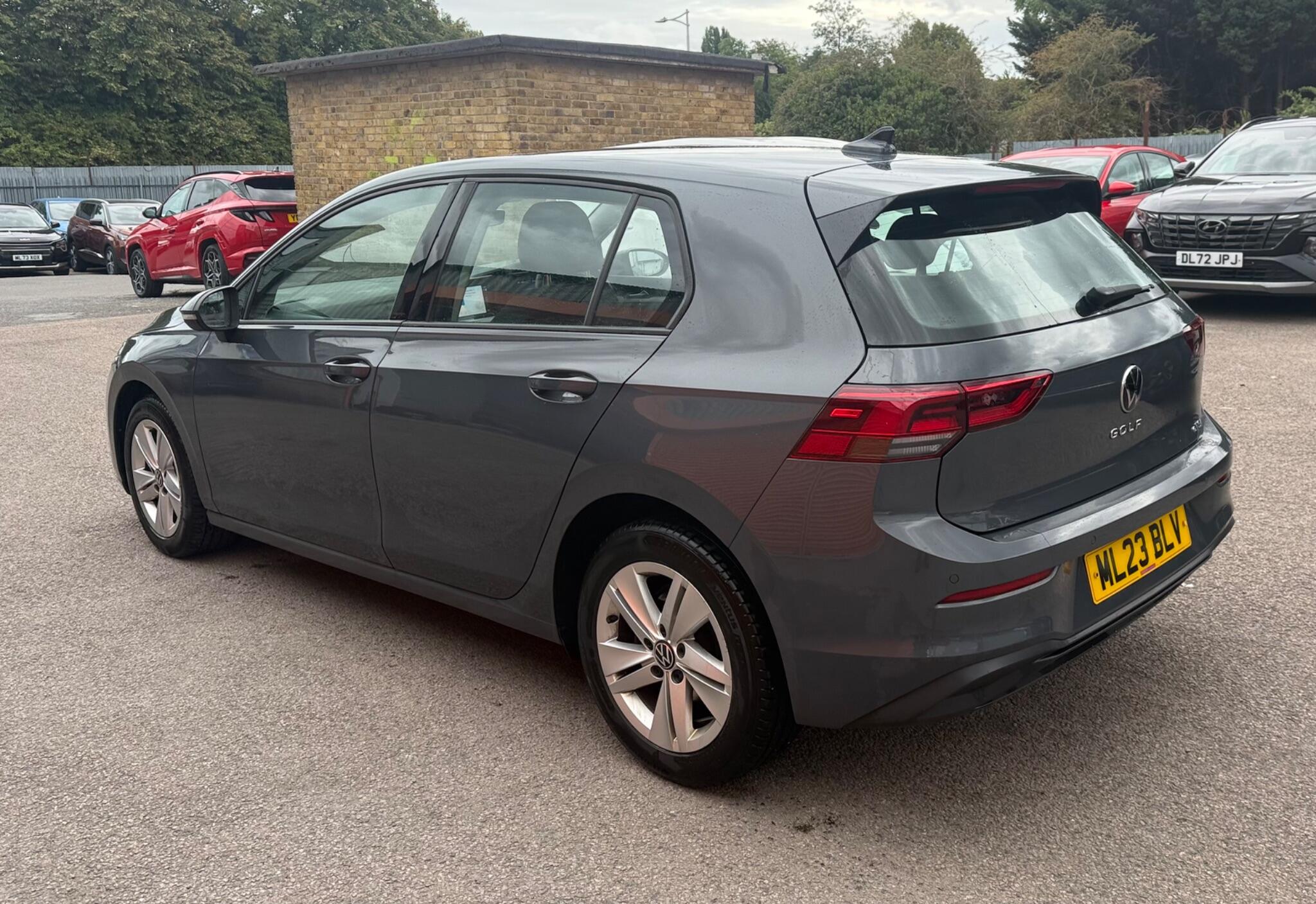 Volkswagen Golf view 3