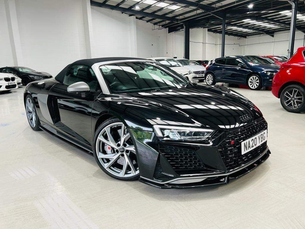 Audi R8 view 5