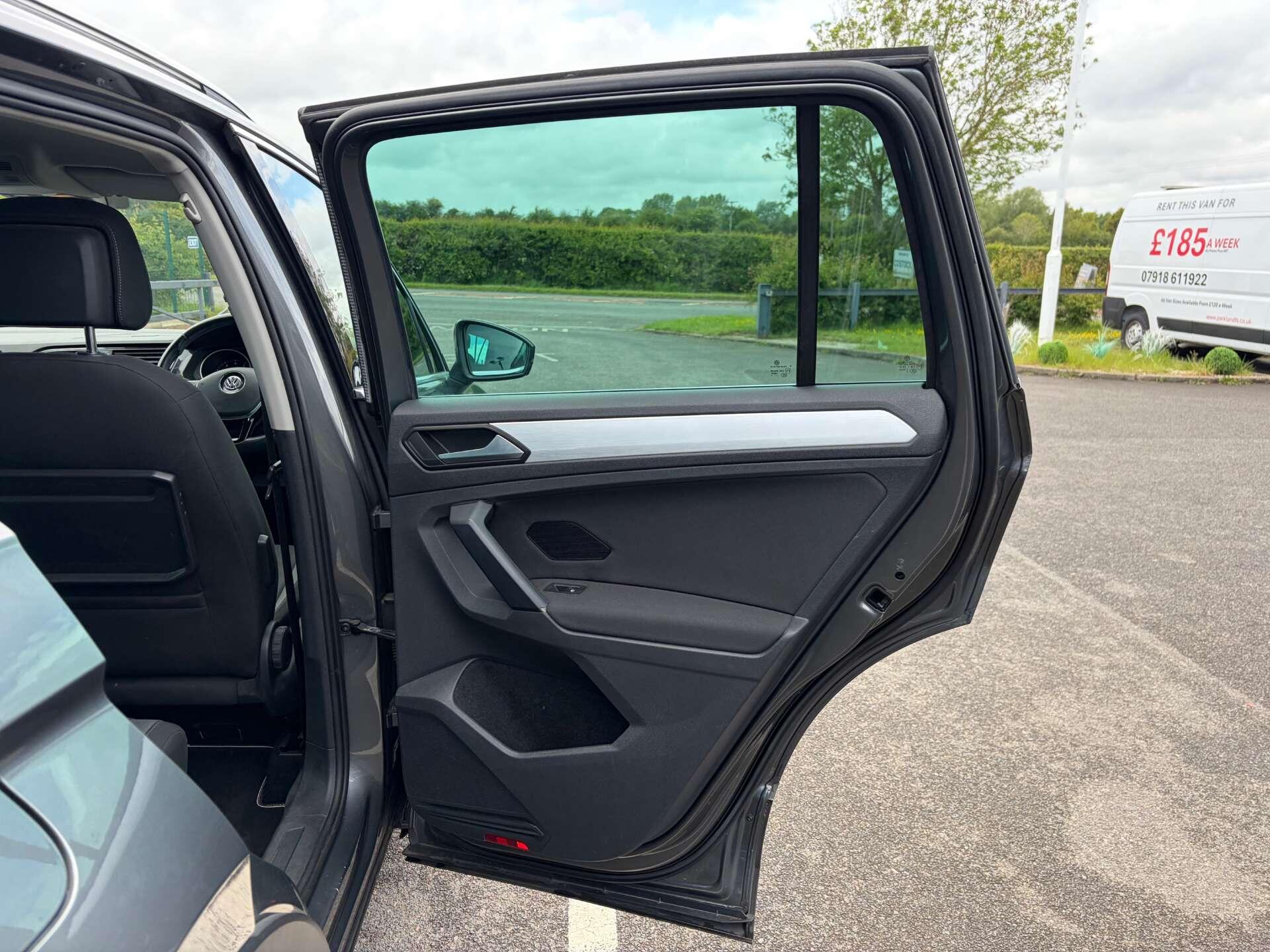 Volkswagen Tiguan view 26