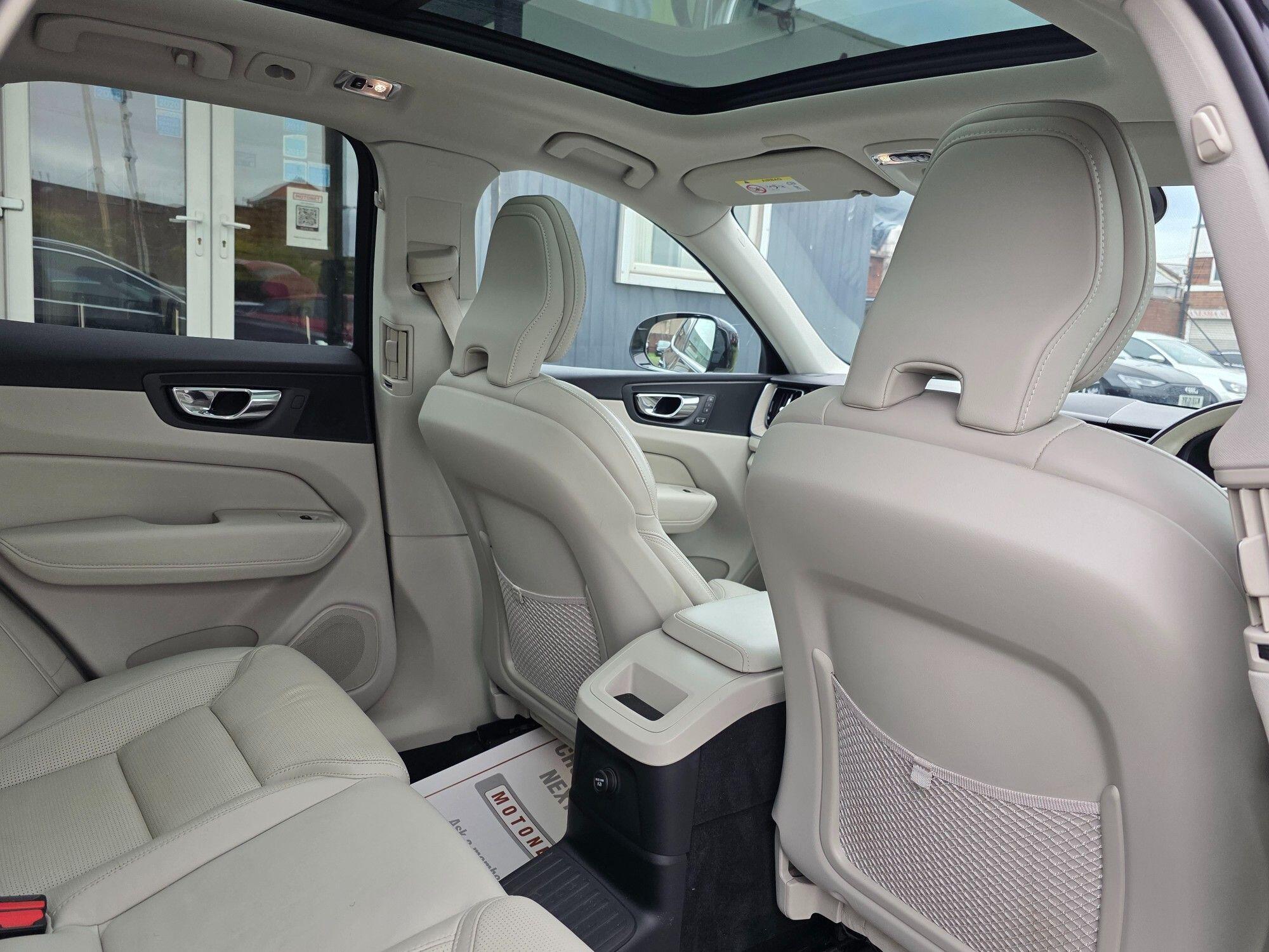 Volvo XC60 view 27