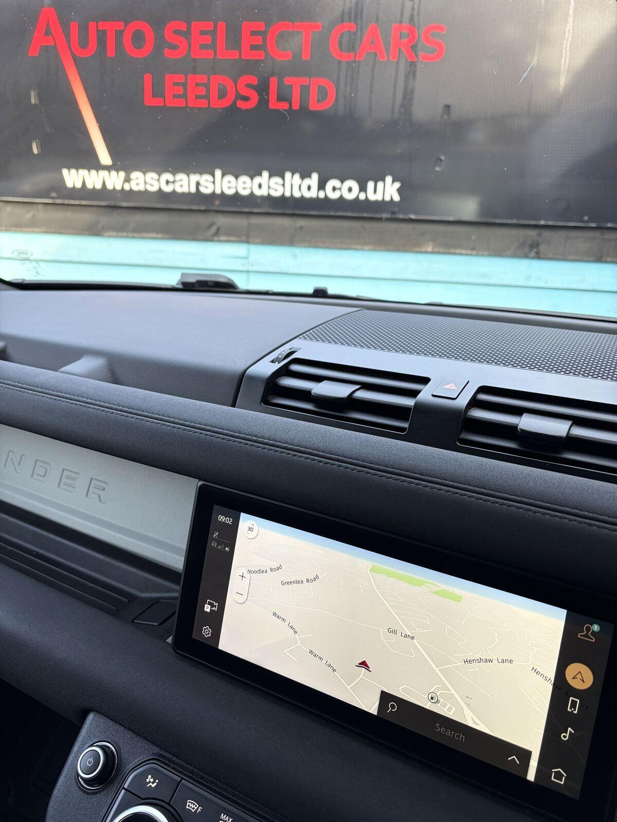 Land Rover Defender view 30