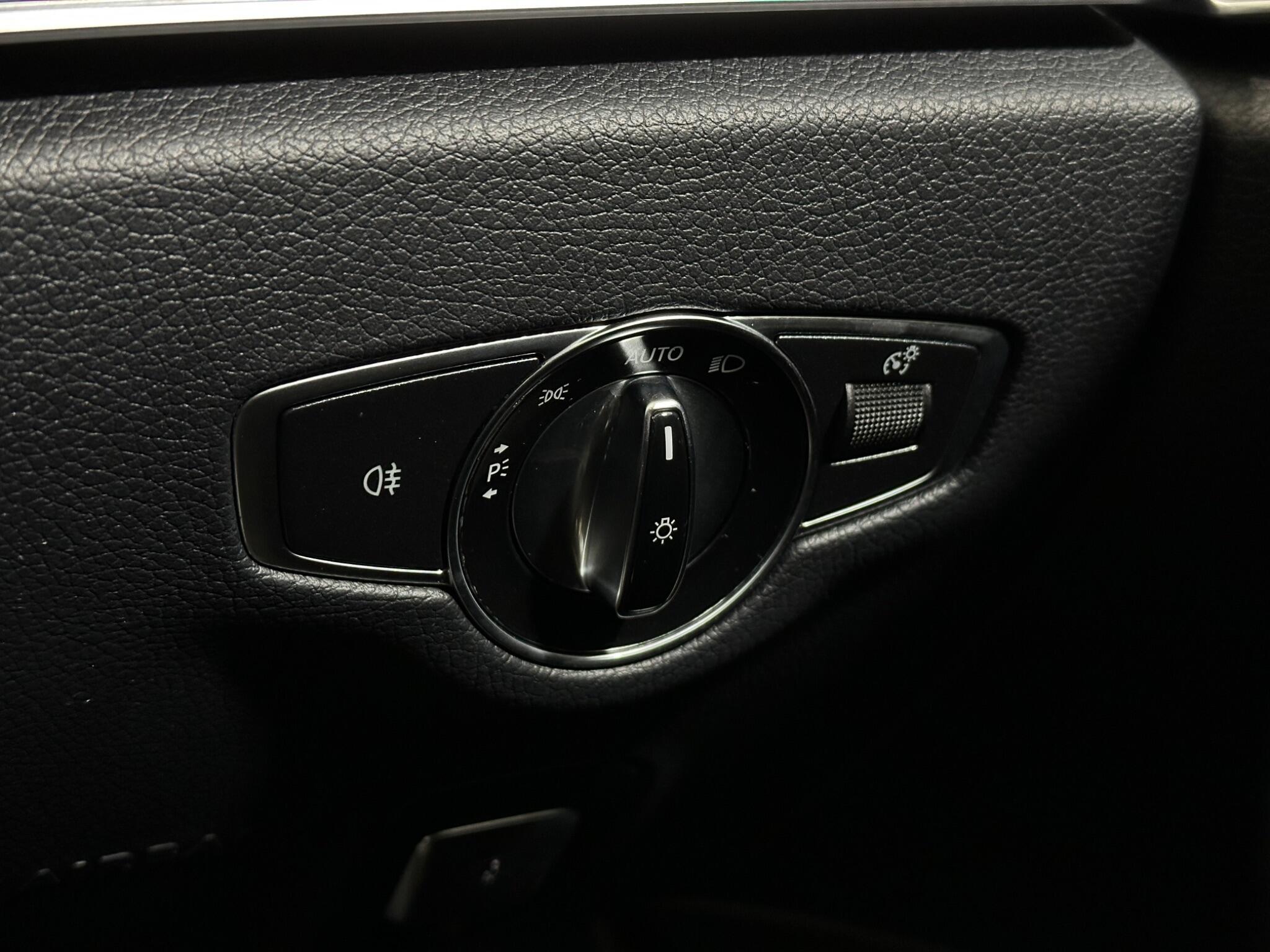 Mercedes-Benz E Class view 18