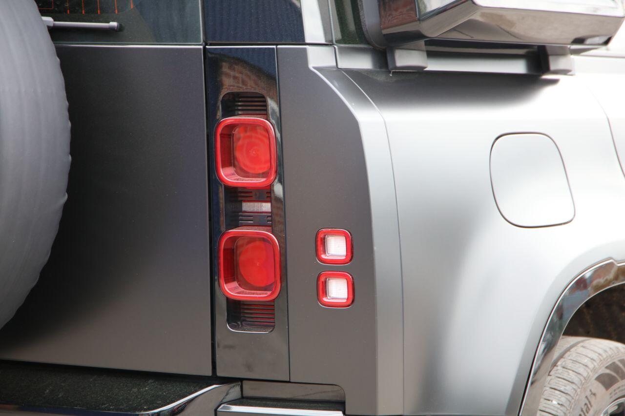 Land Rover Defender view 25