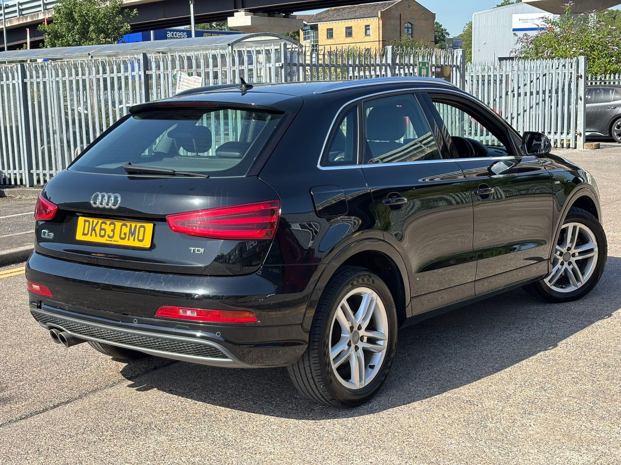 Audi Q3 view 17