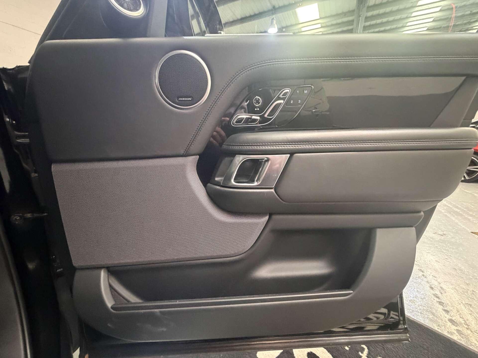 Land Rover Range Rover view 22