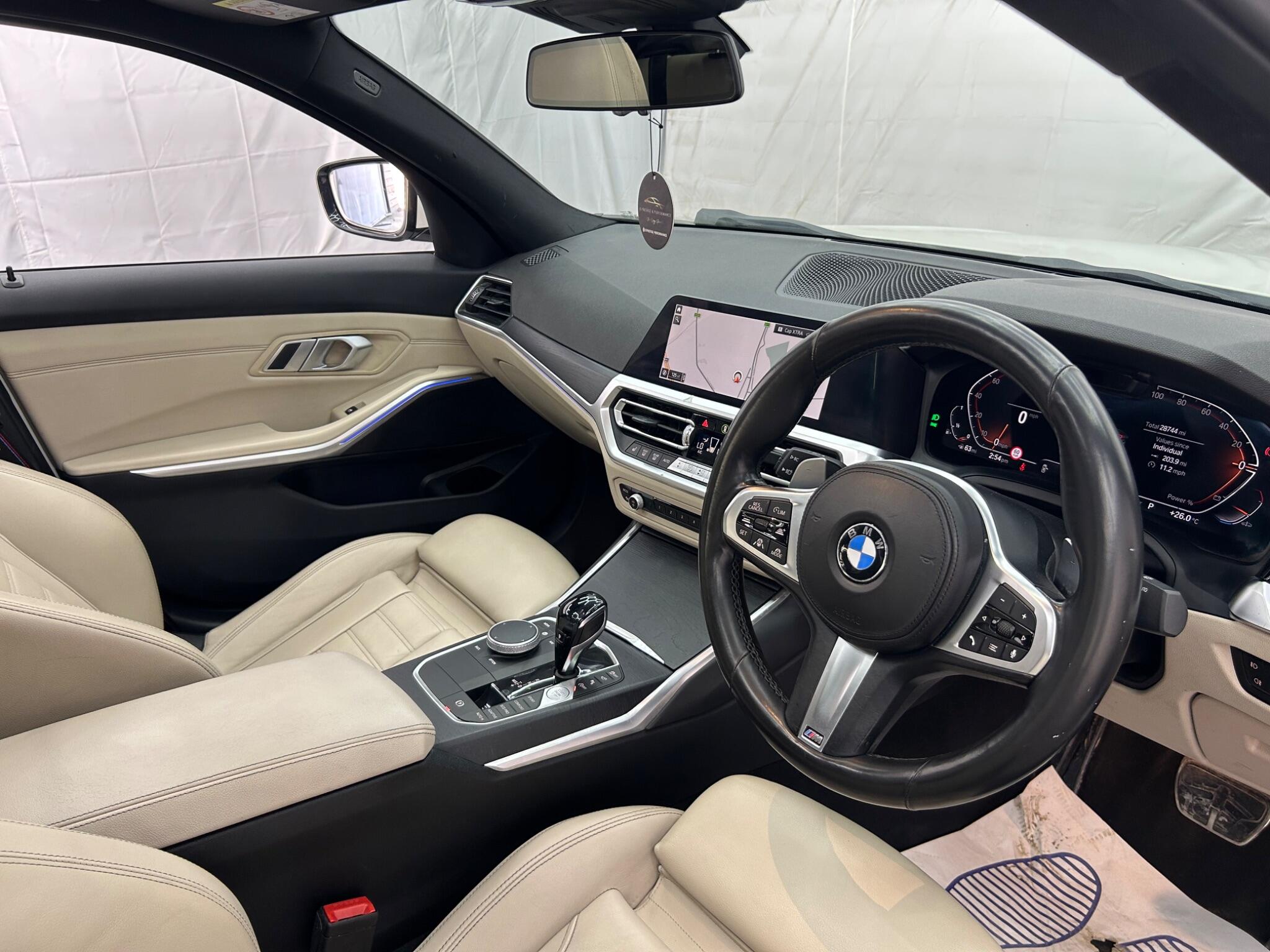BMW 3 Series view 18