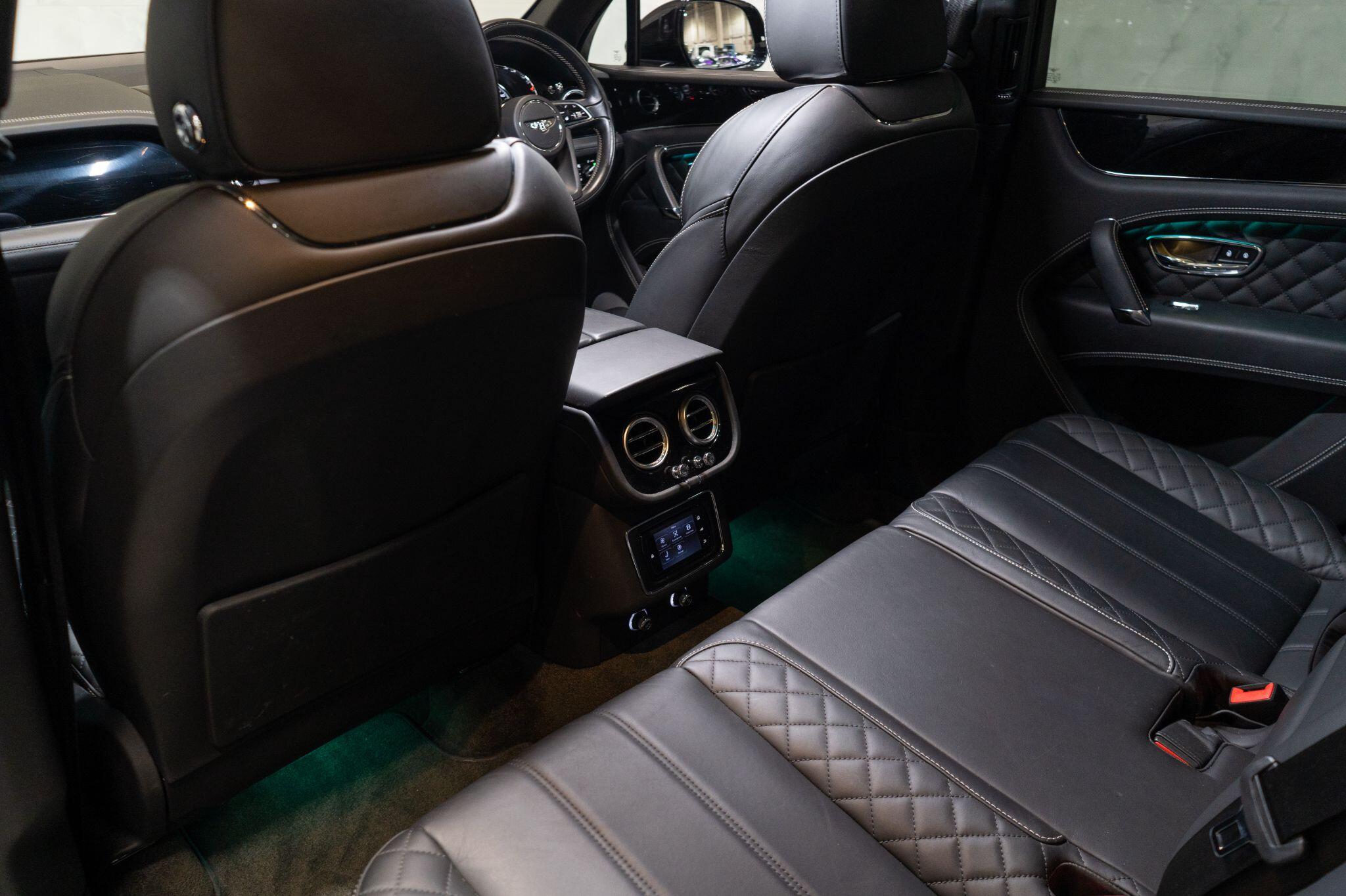 Bentley Bentayga view 16
