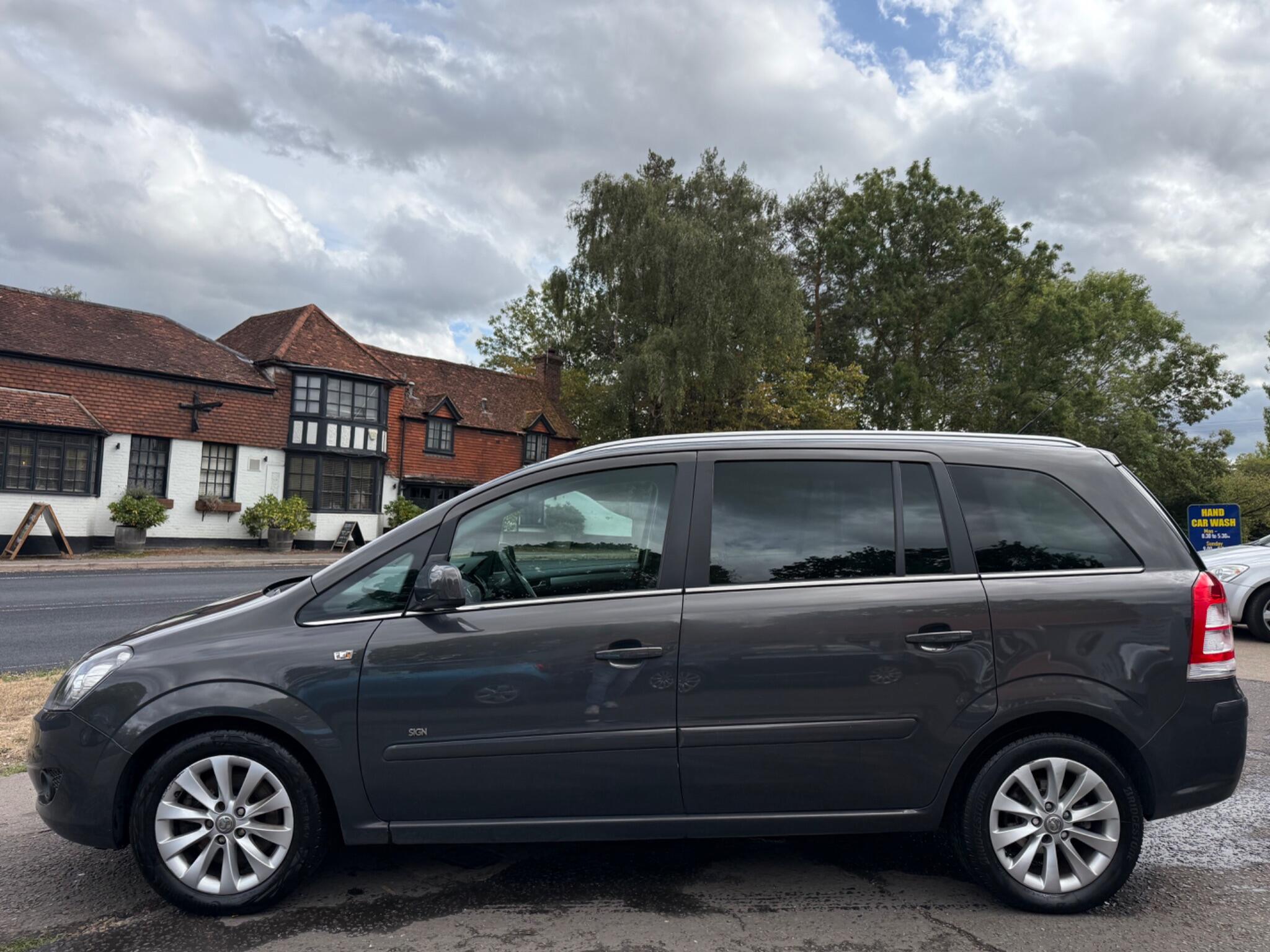 Vauxhall Zafira view 6