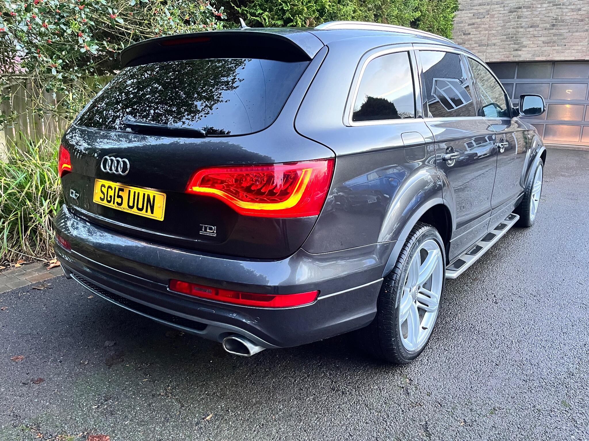 Audi Q7 view 14