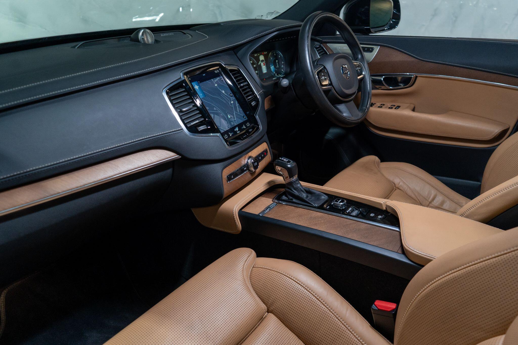 Volvo XC90 view 14
