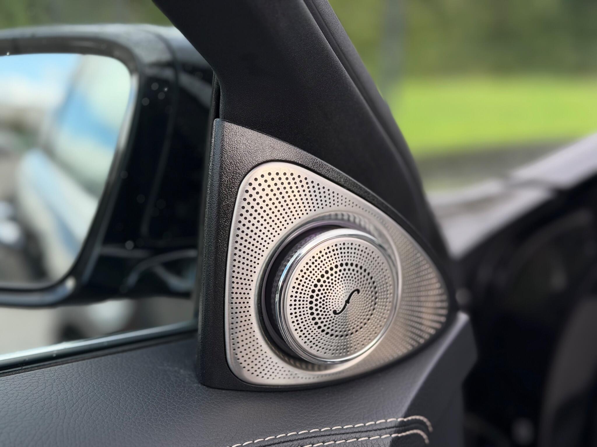 Mercedes-Benz S-Class view 31