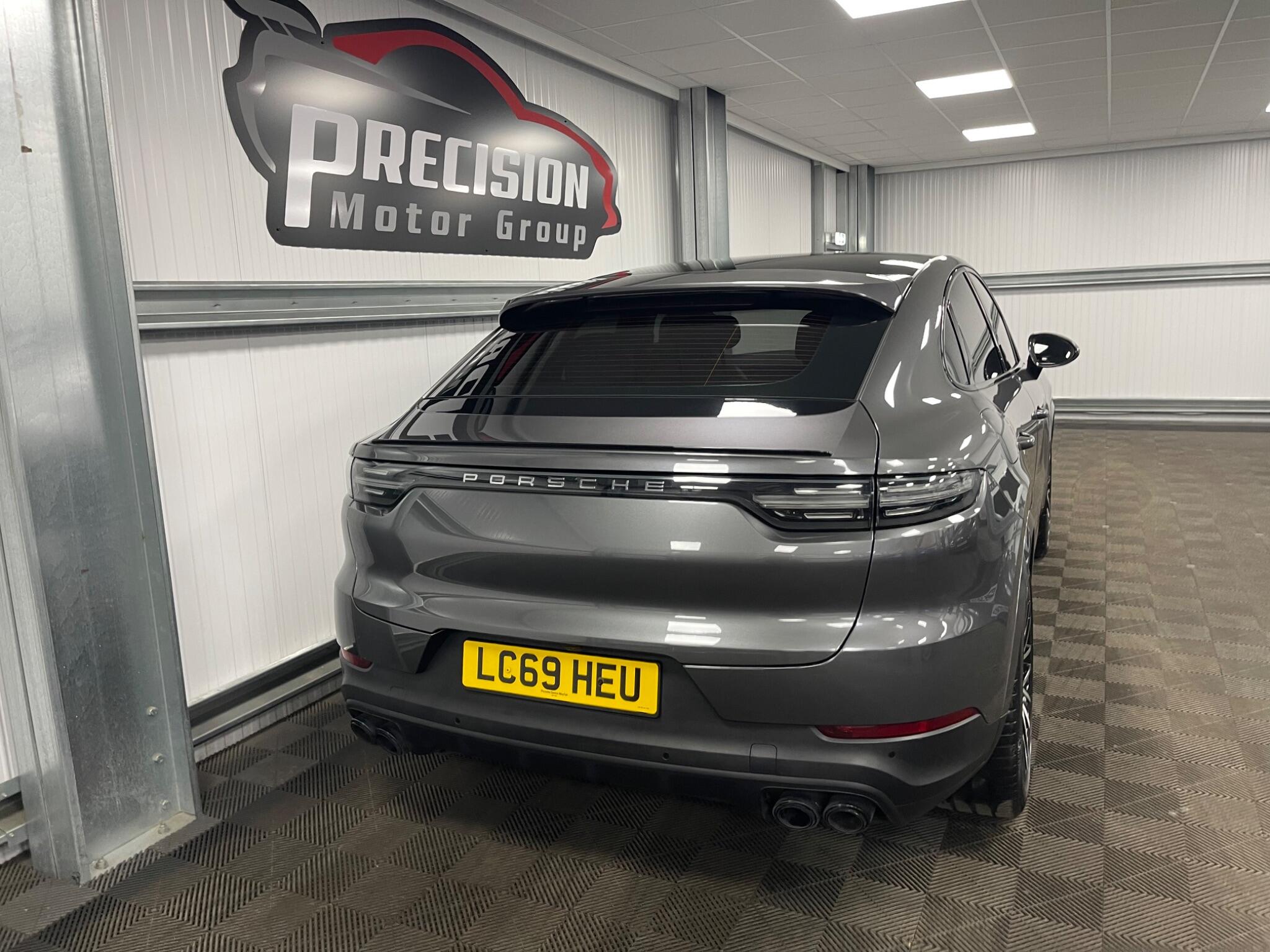 Porsche Cayenne view 26