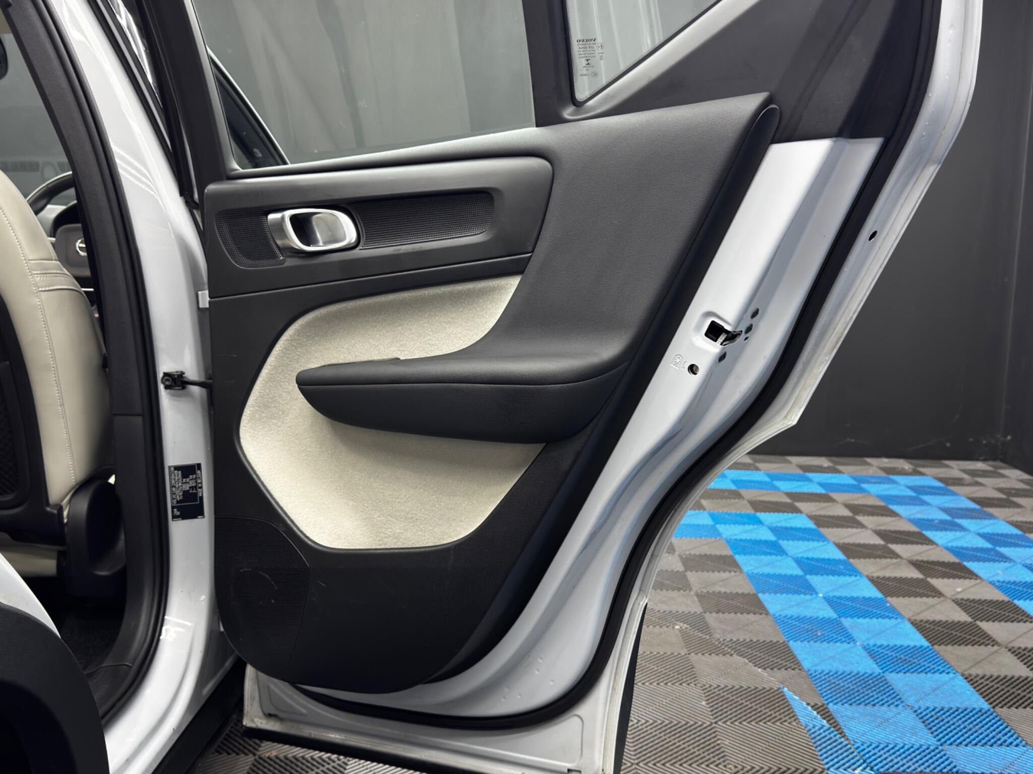 Volvo XC40 view 43