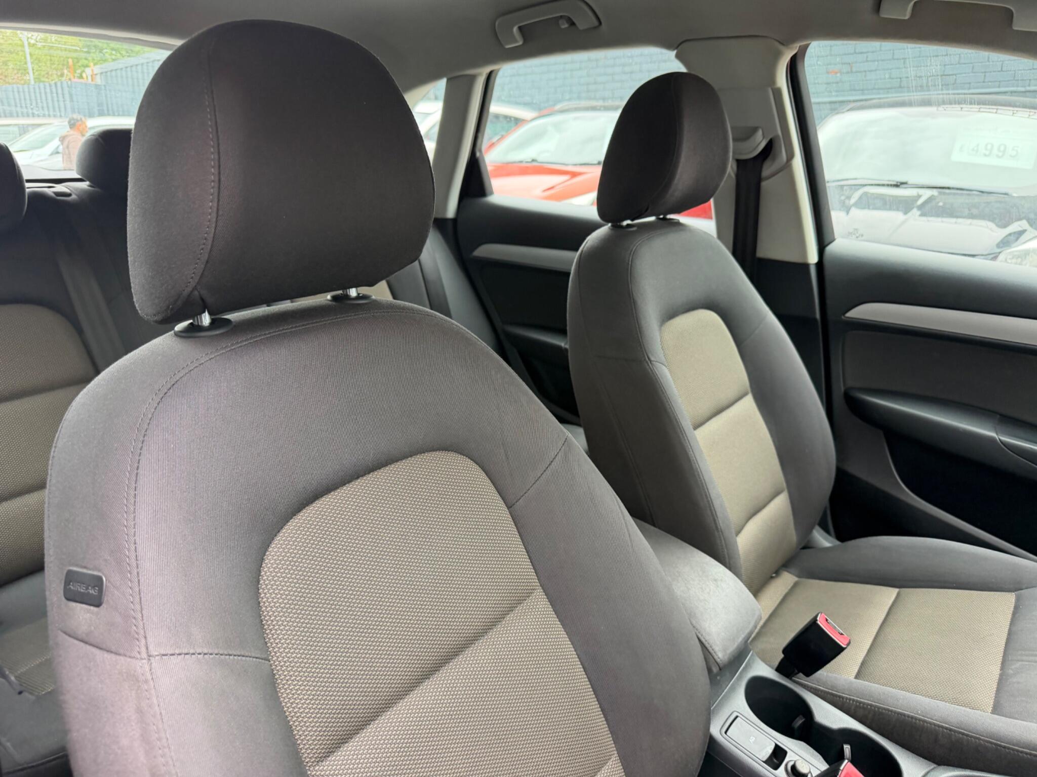 Audi Q3 view 12