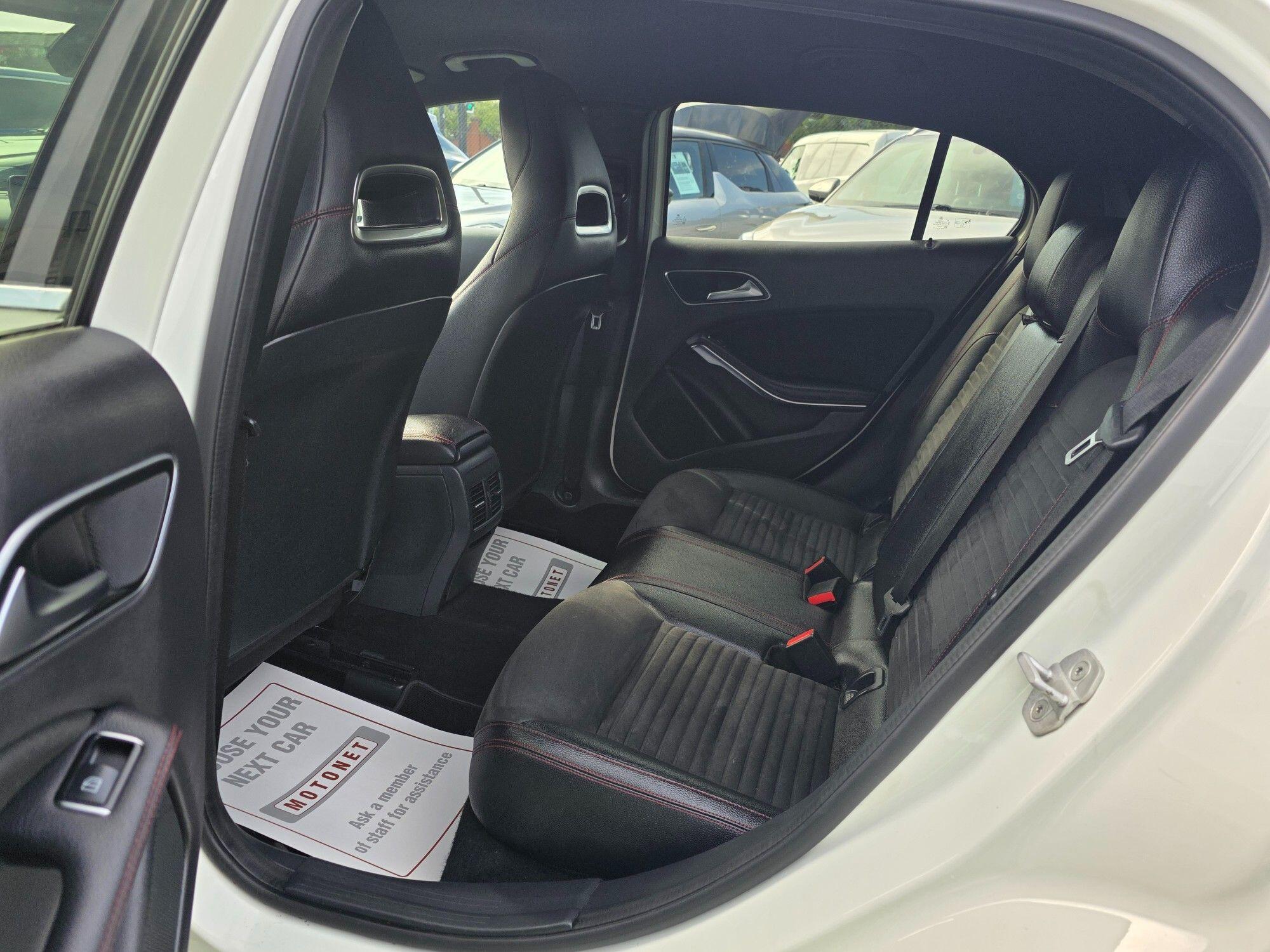Mercedes-Benz Gla view 12