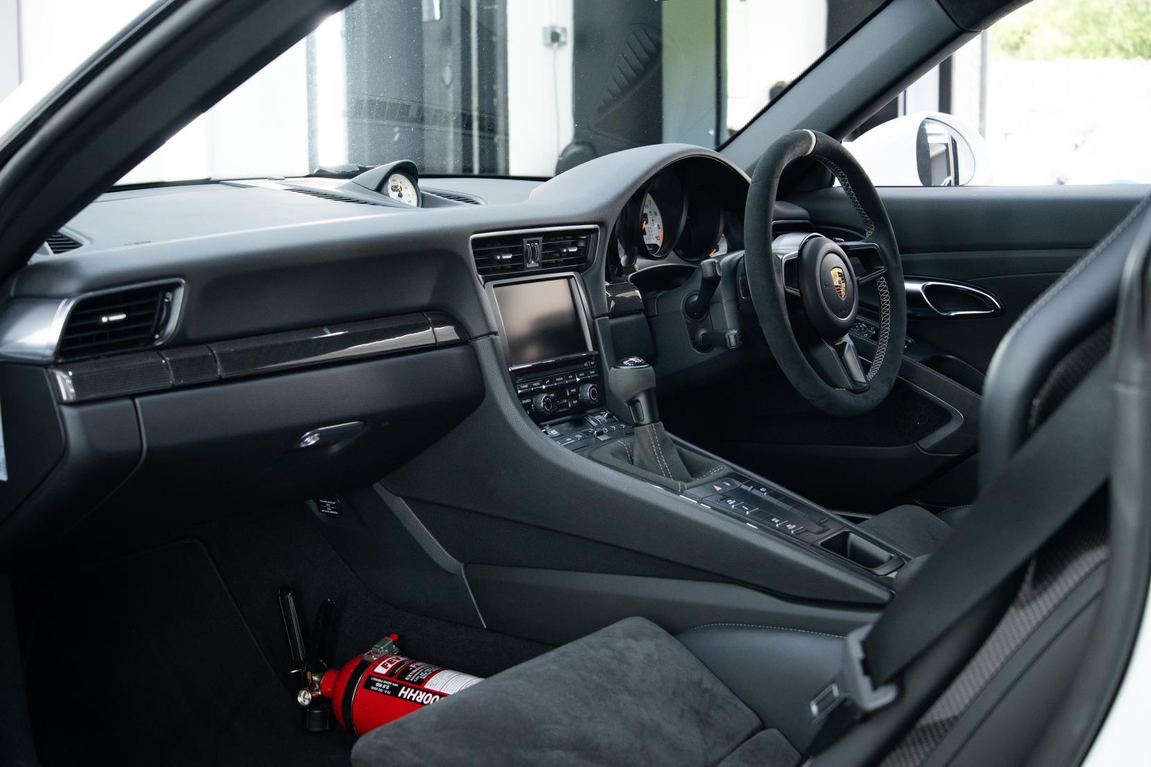 Porsche 911 view 10