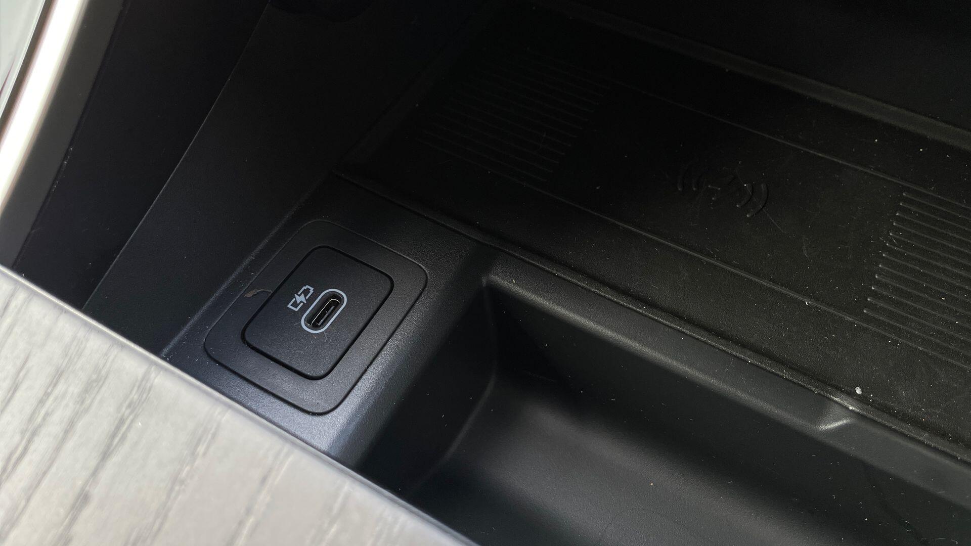 Land Rover Range Rover Velar view 42