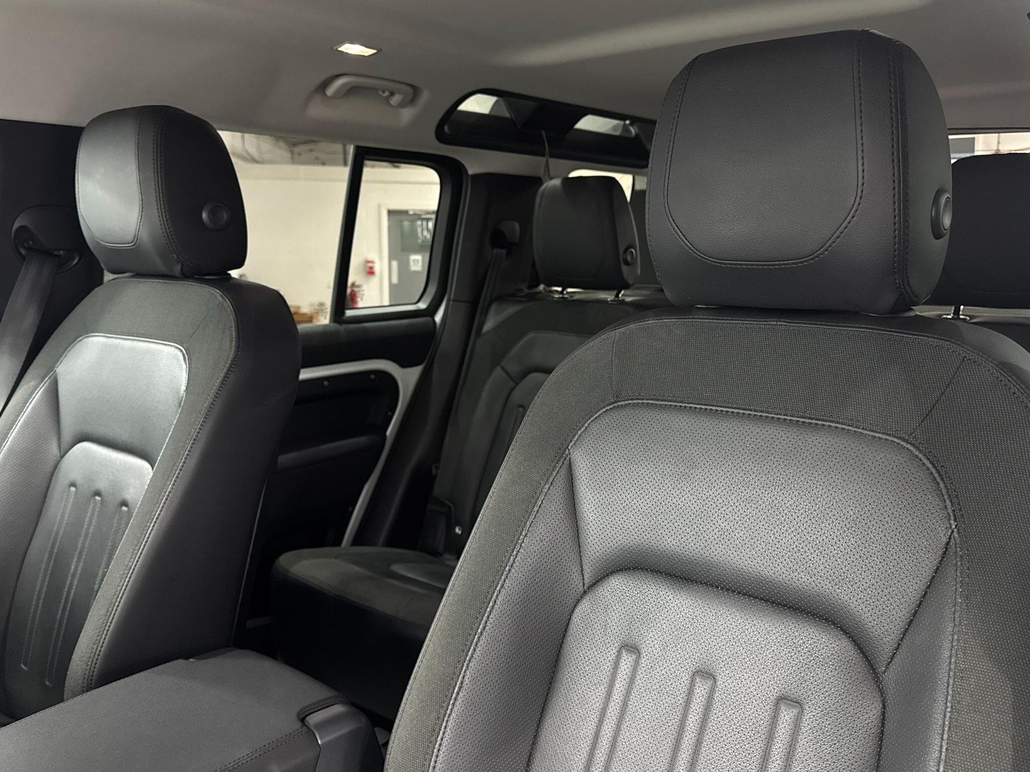 Land Rover Defender view 36