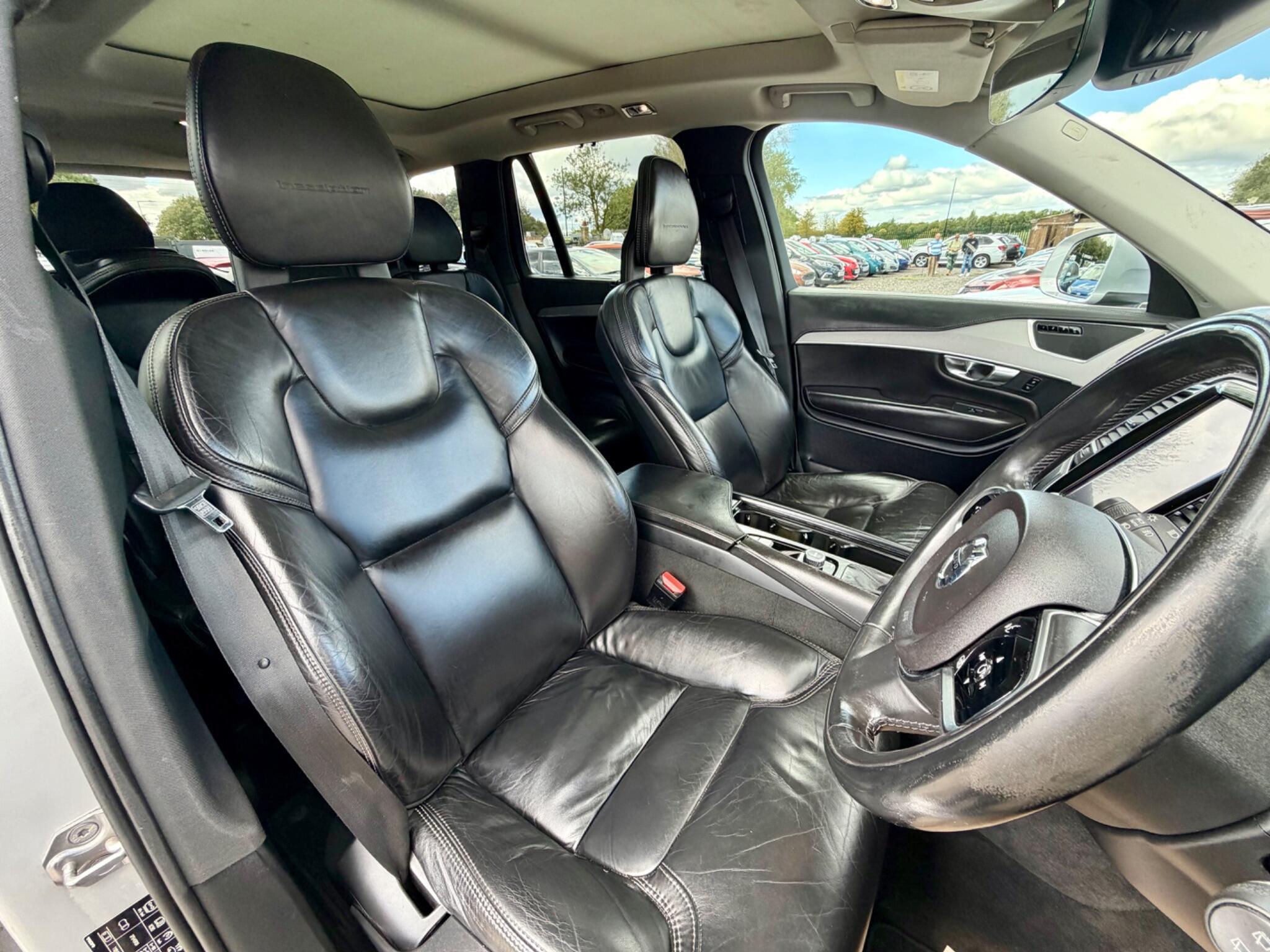 Volvo XC90 view 25