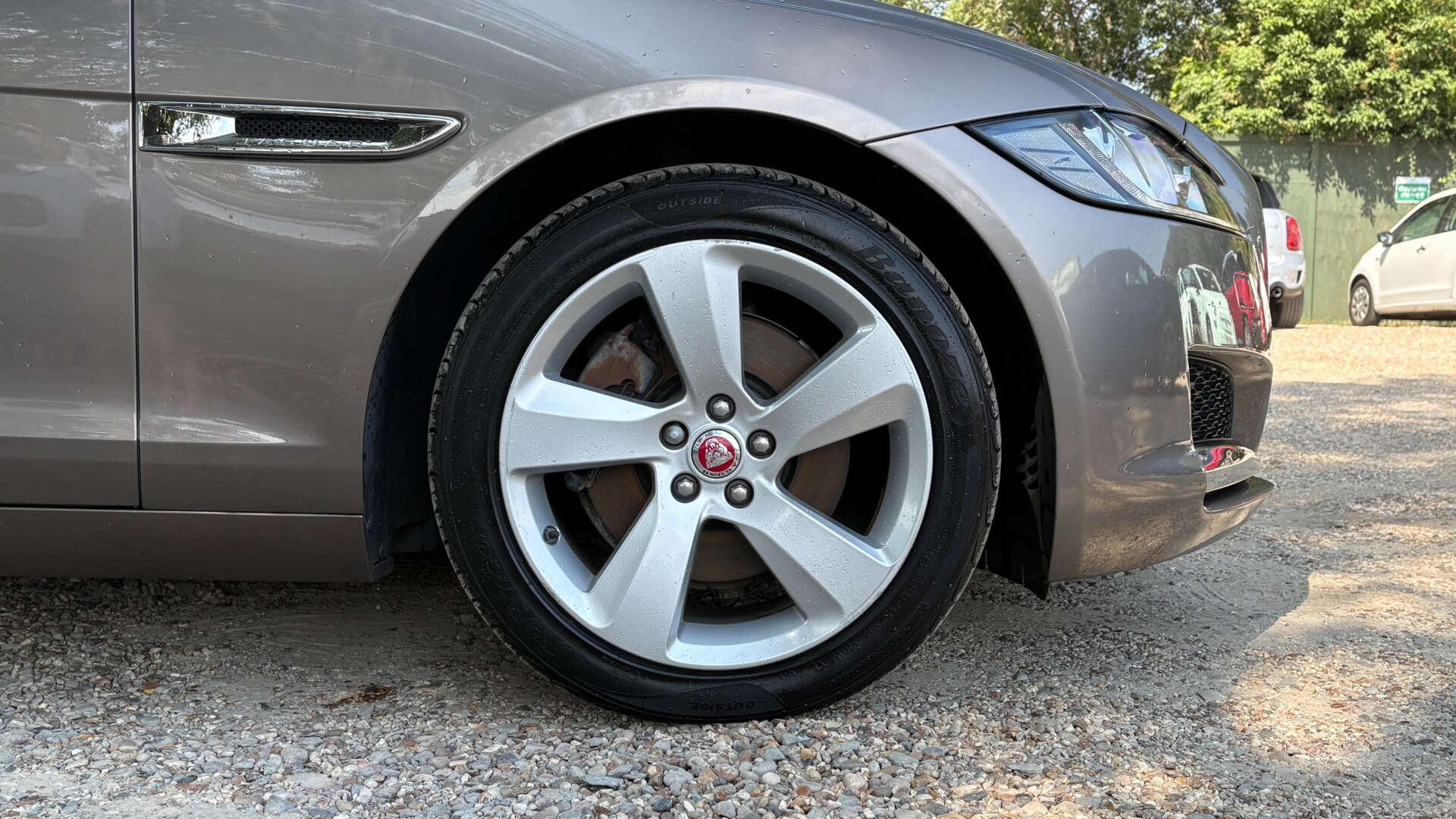 Jaguar XF view 33