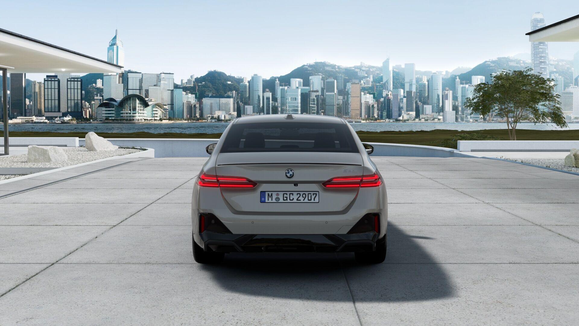 BMW 5 Series view 5