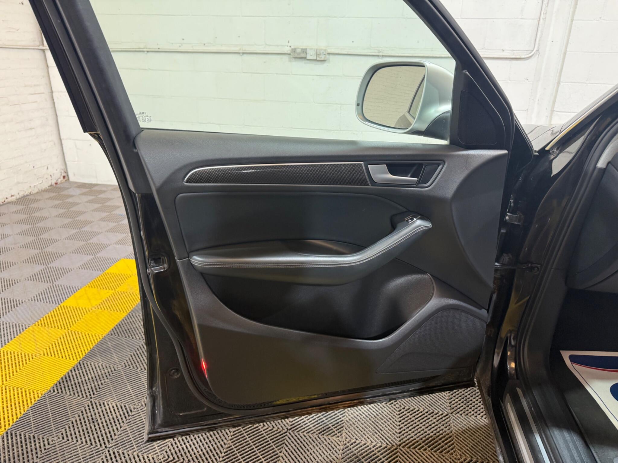 Audi SQ5 view 53