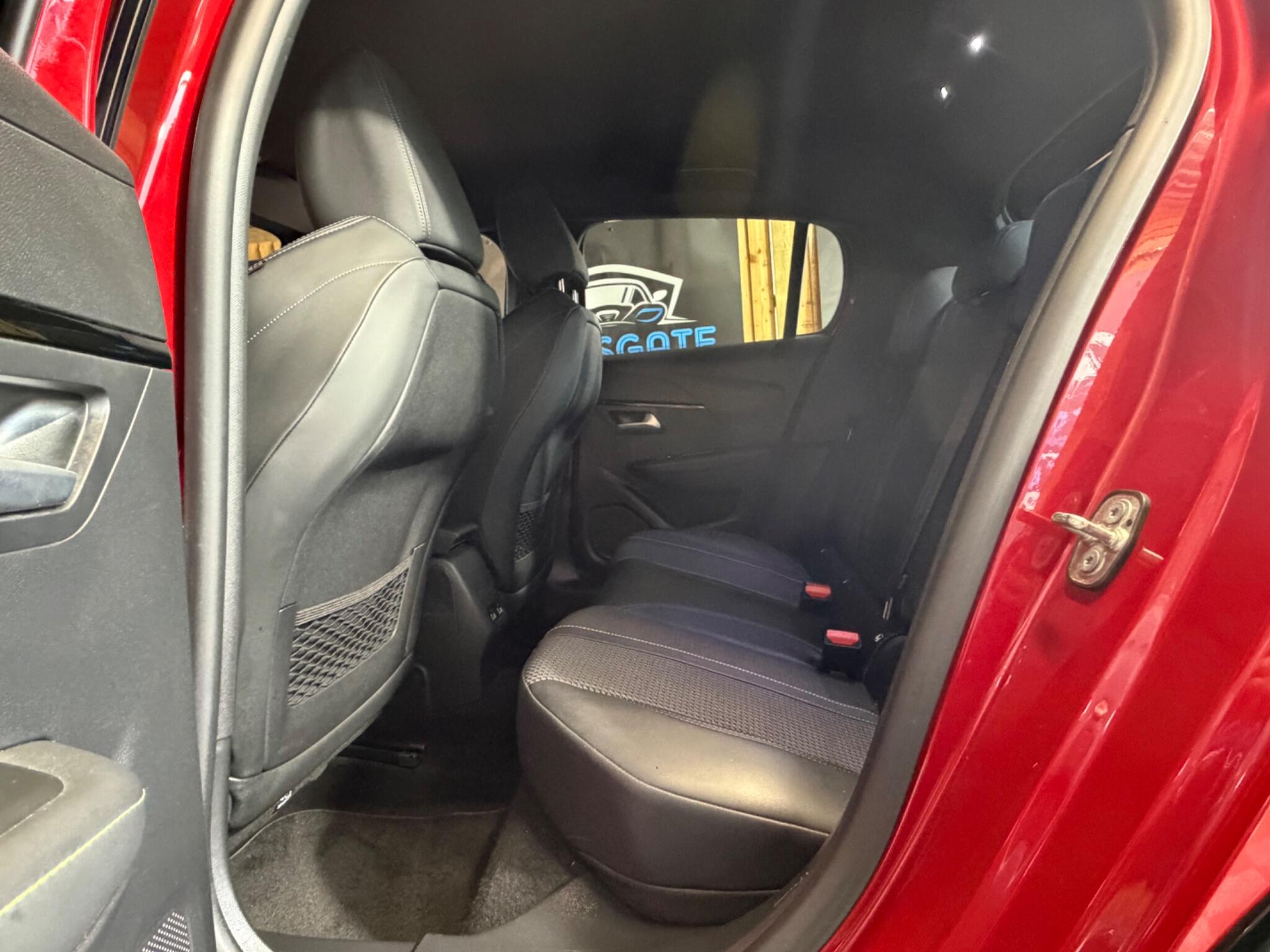 Peugeot 208 view 16