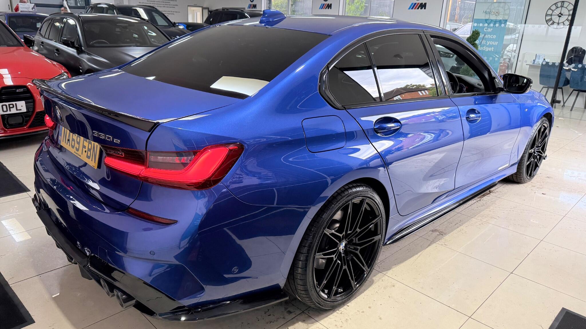 BMW 3 Series view 35