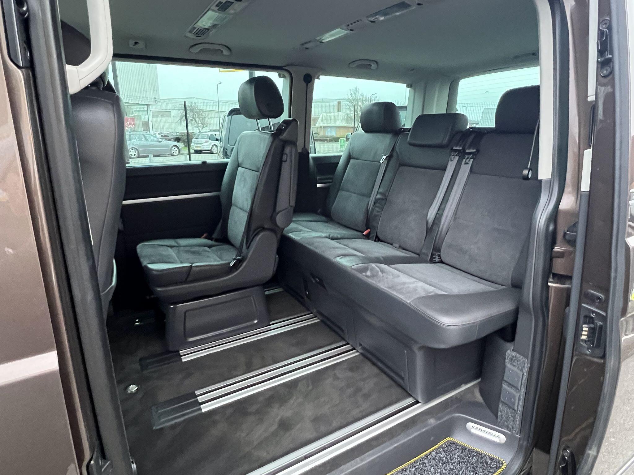 Volkswagen Caravelle view 10