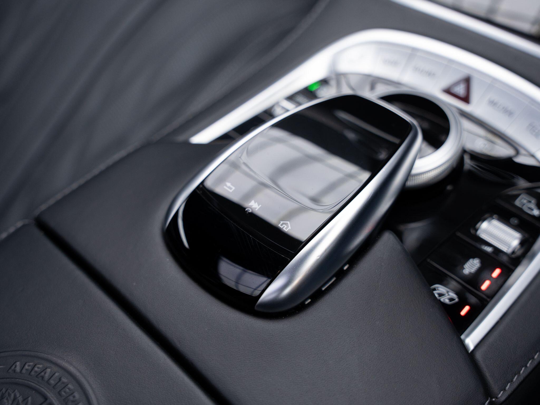 Mercedes-Benz S-Class view 26