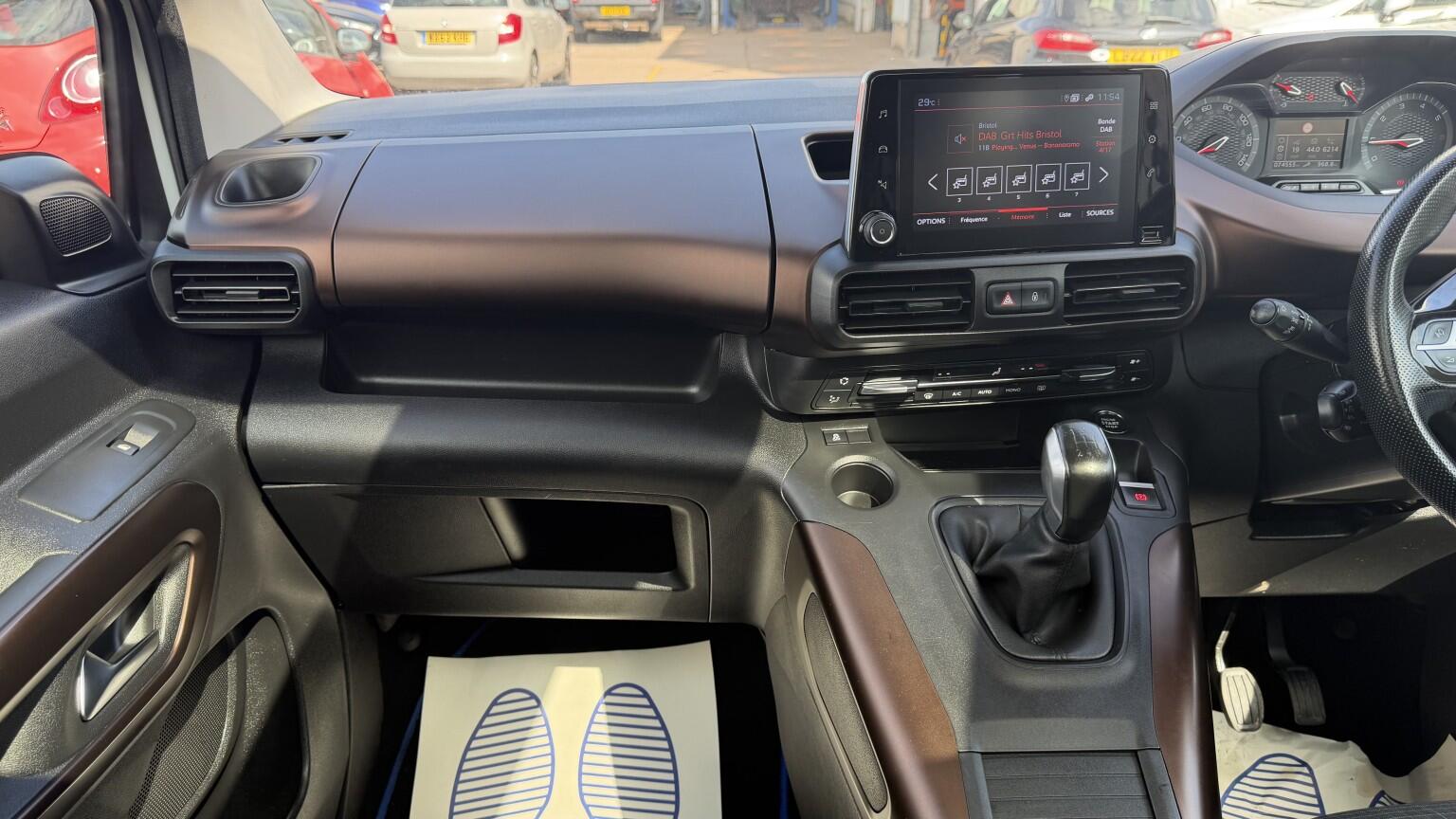Peugeot Rifter view 20