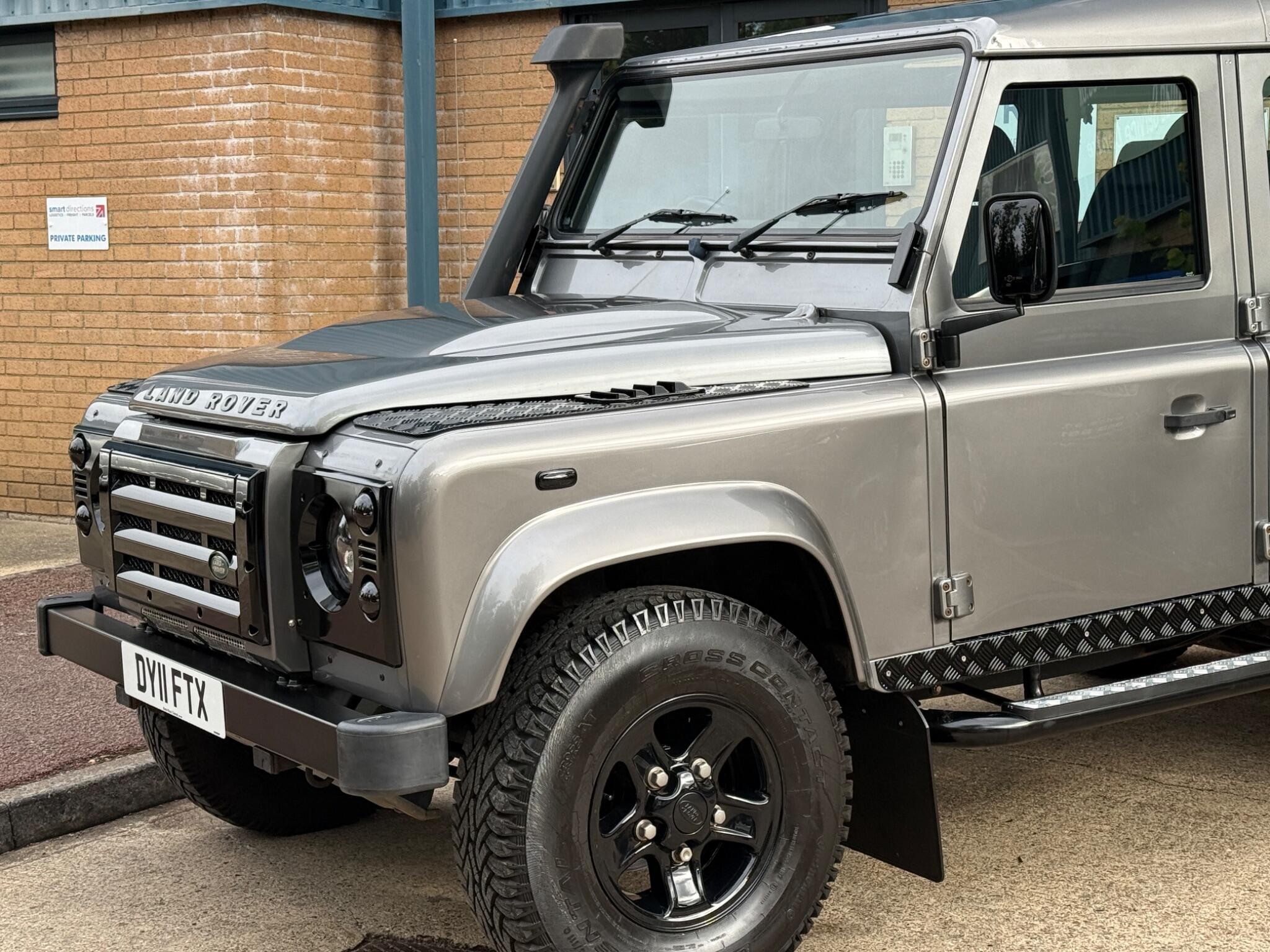 Land Rover Defender view 3